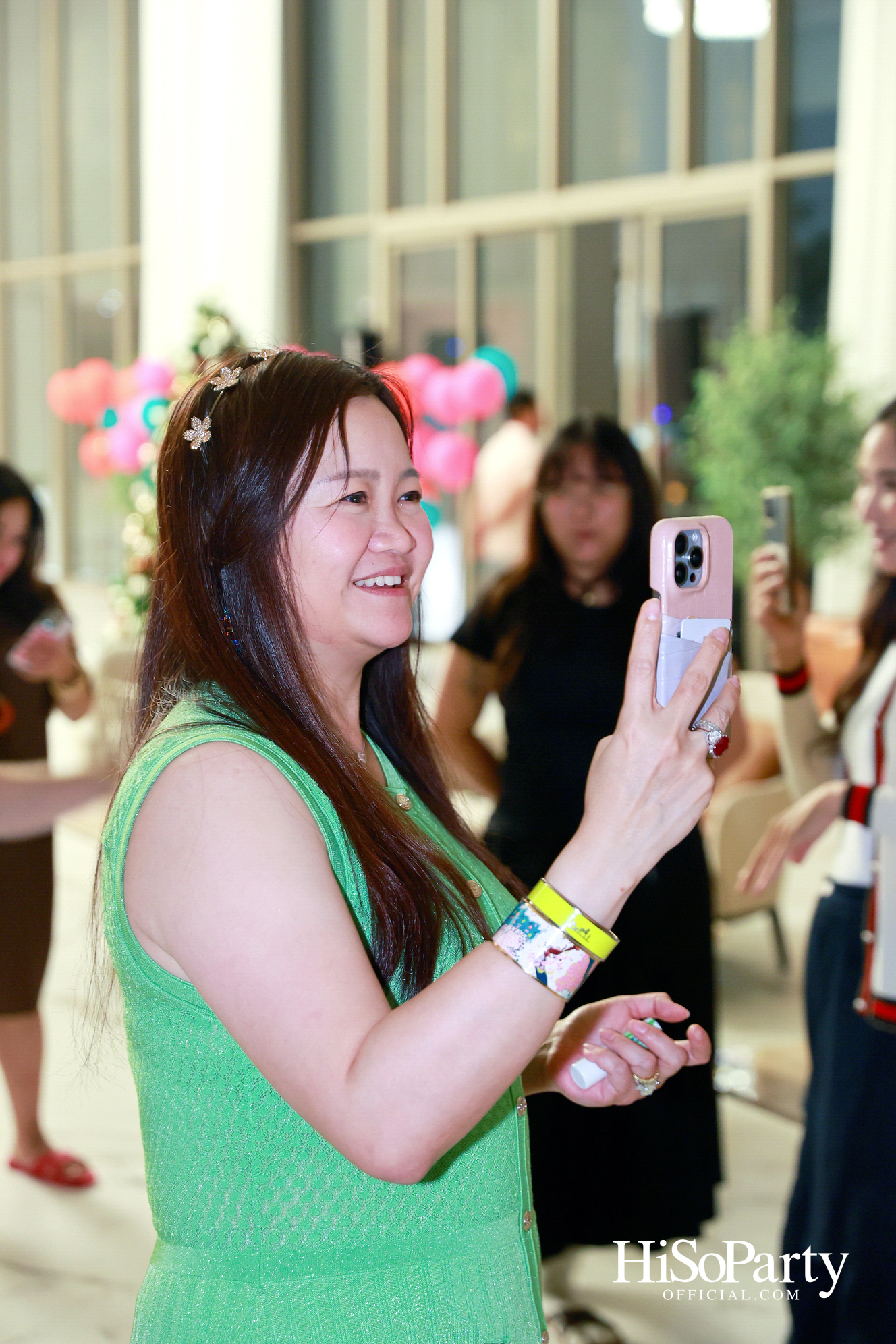 อุษณีย์ มหากิจศิริ ลีโอณีโอ เปิดบ้านจัดงานปาร์ตี้คริสต์มาส-ปีใหม่สุดอบอุ่น