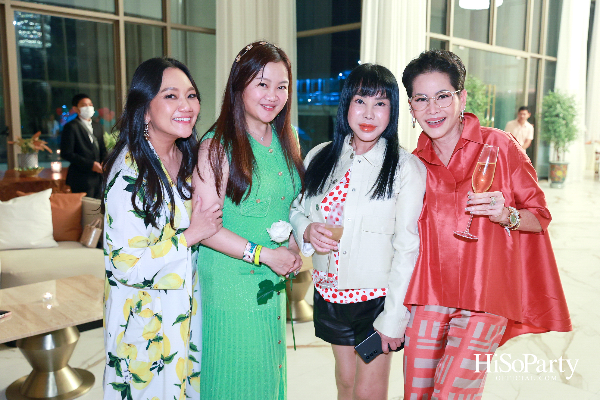 อุษณีย์ มหากิจศิริ ลีโอณีโอ เปิดบ้านจัดงานปาร์ตี้คริสต์มาส-ปีใหม่สุดอบอุ่น