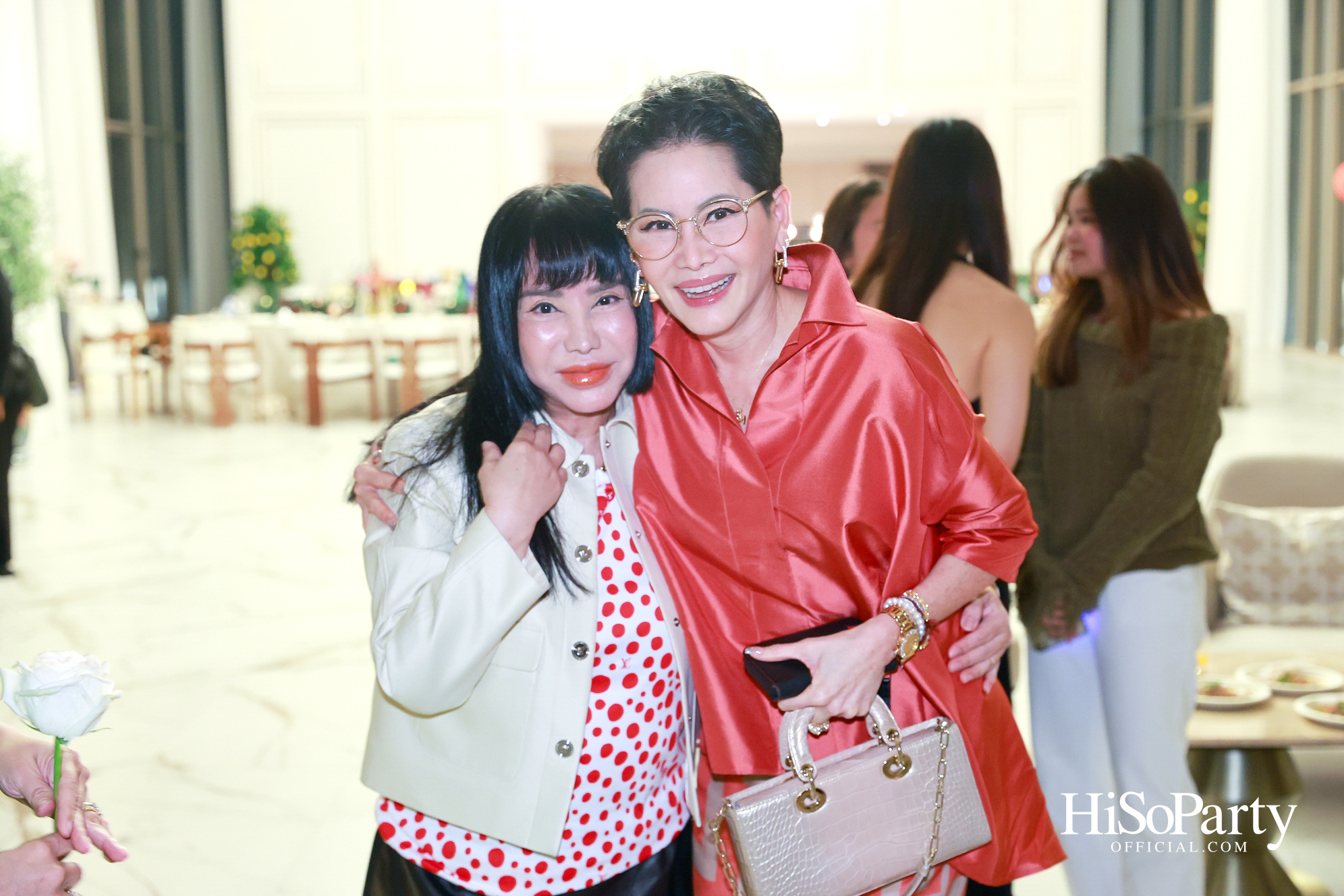 อุษณีย์ มหากิจศิริ ลีโอณีโอ เปิดบ้านจัดงานปาร์ตี้คริสต์มาส-ปีใหม่สุดอบอุ่น