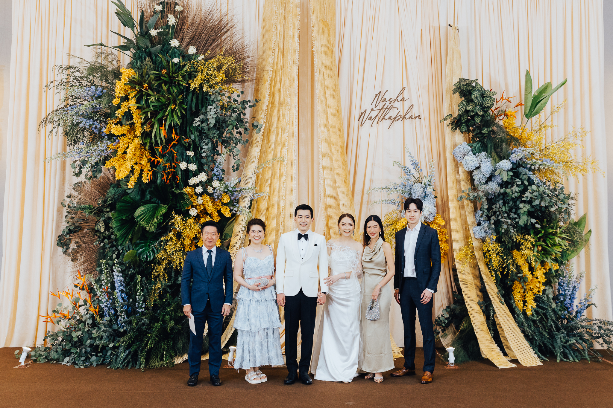 งานฉลองสมรสพระราชทาน ท่ามกลางบรรยากาศสุดอบอุ่น ระหว่าง ณชา จึงกานต์กุล และ ณัฐพันธ์ พรศรีฤทัย