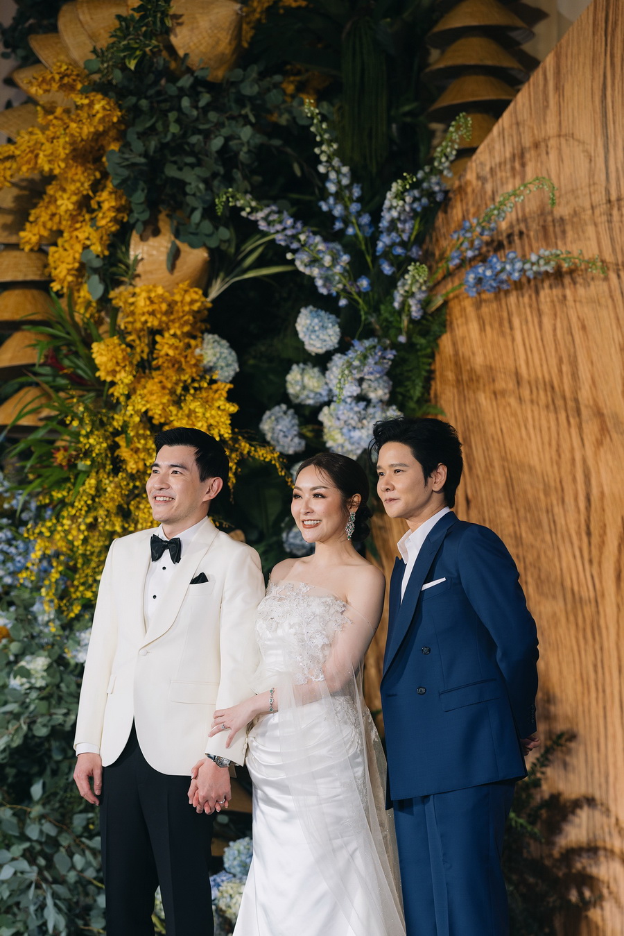 งานฉลองสมรสพระราชทาน ท่ามกลางบรรยากาศสุดอบอุ่น ระหว่าง ณชา จึงกานต์กุล และ ณัฐพันธ์ พรศรีฤทัย