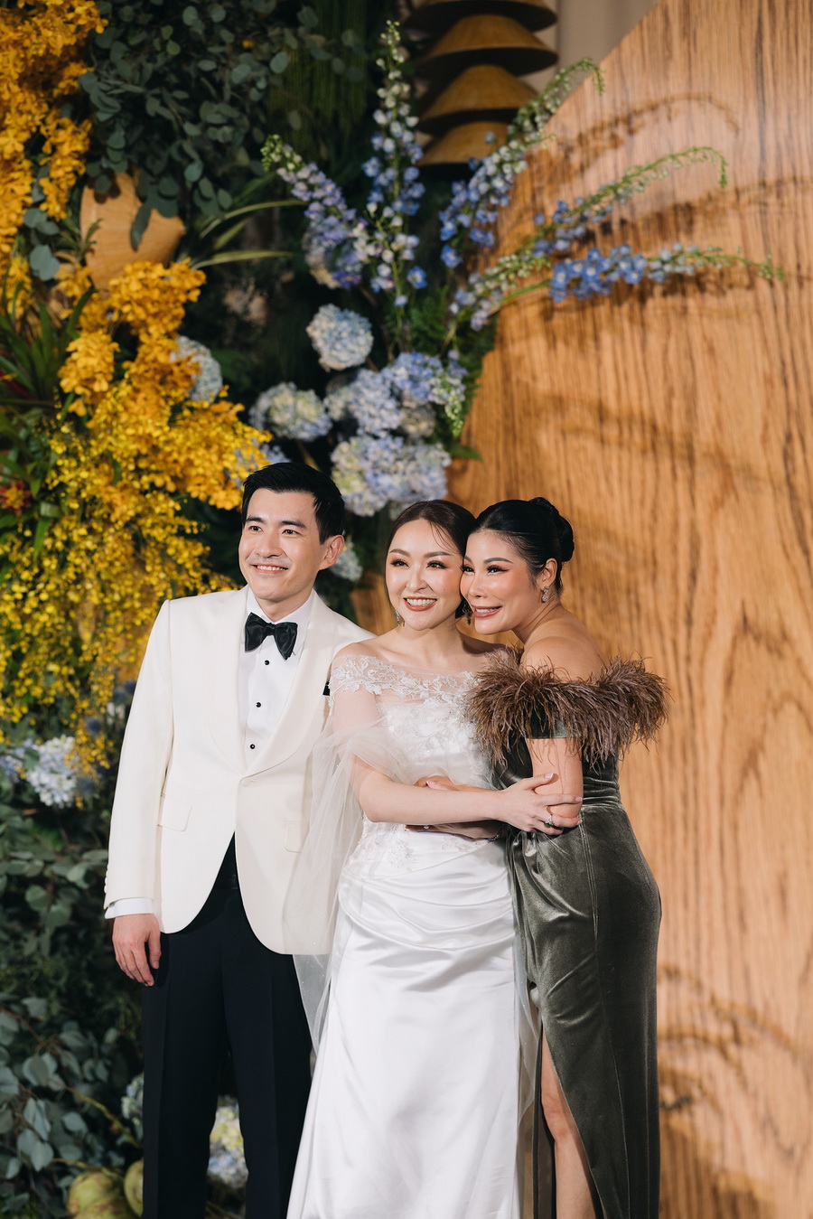 งานฉลองสมรสพระราชทาน ท่ามกลางบรรยากาศสุดอบอุ่น ระหว่าง ณชา จึงกานต์กุล และ ณัฐพันธ์ พรศรีฤทัย