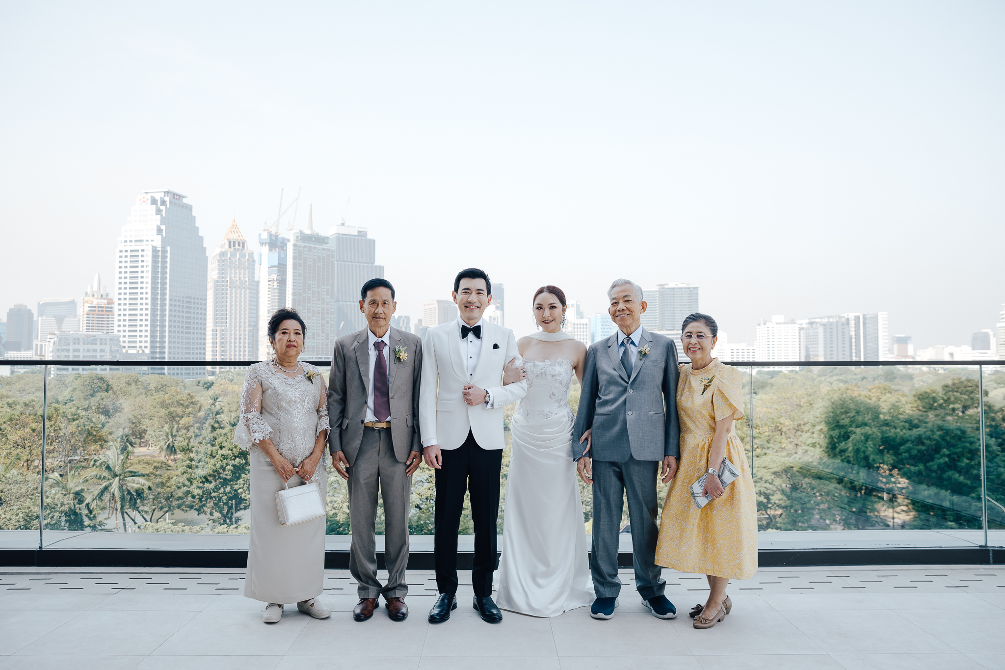 งานฉลองสมรสพระราชทาน ท่ามกลางบรรยากาศสุดอบอุ่น ระหว่าง ณชา จึงกานต์กุล และ ณัฐพันธ์ พรศรีฤทัย