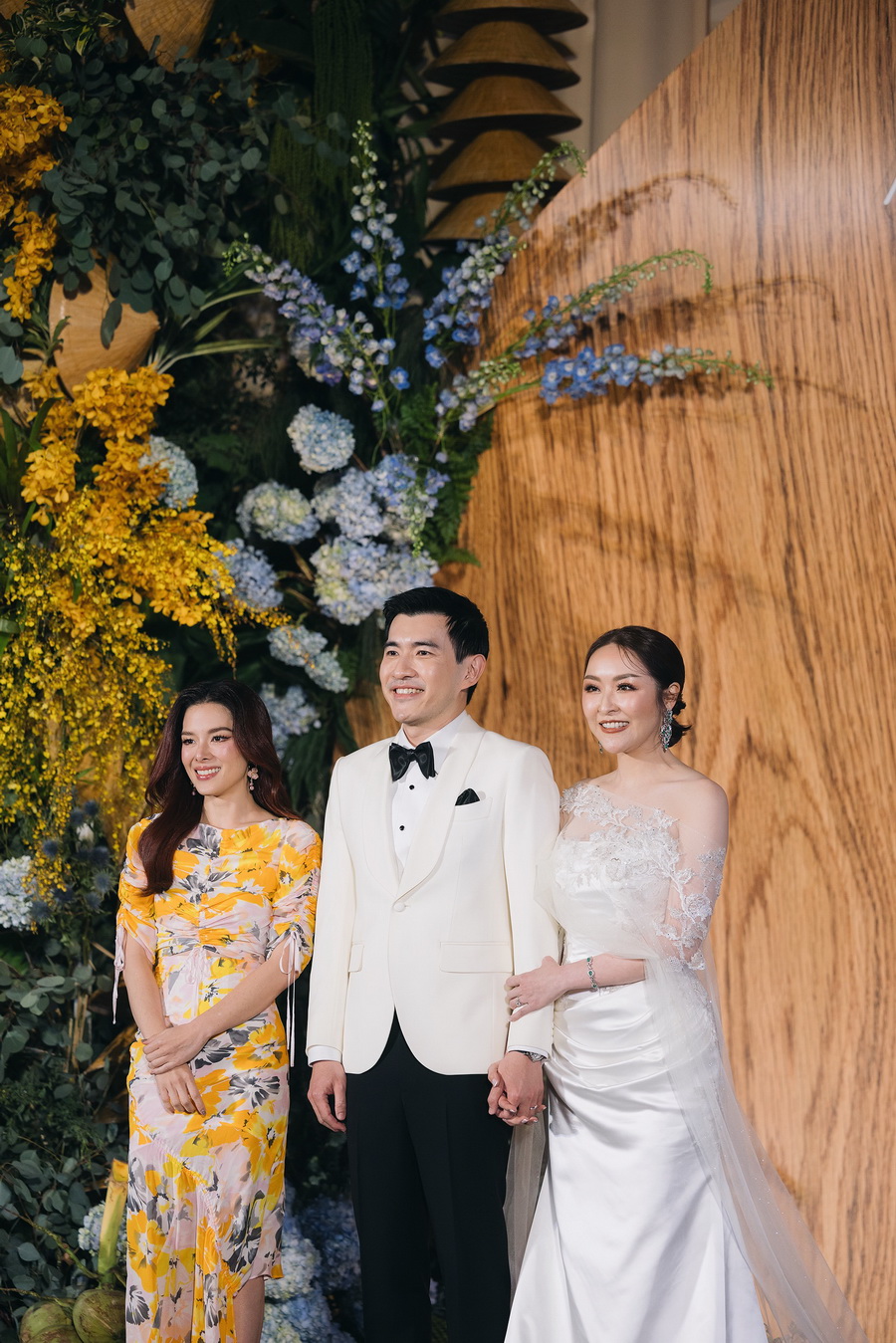 งานฉลองสมรสพระราชทาน ท่ามกลางบรรยากาศสุดอบอุ่น ระหว่าง ณชา จึงกานต์กุล และ ณัฐพันธ์ พรศรีฤทัย