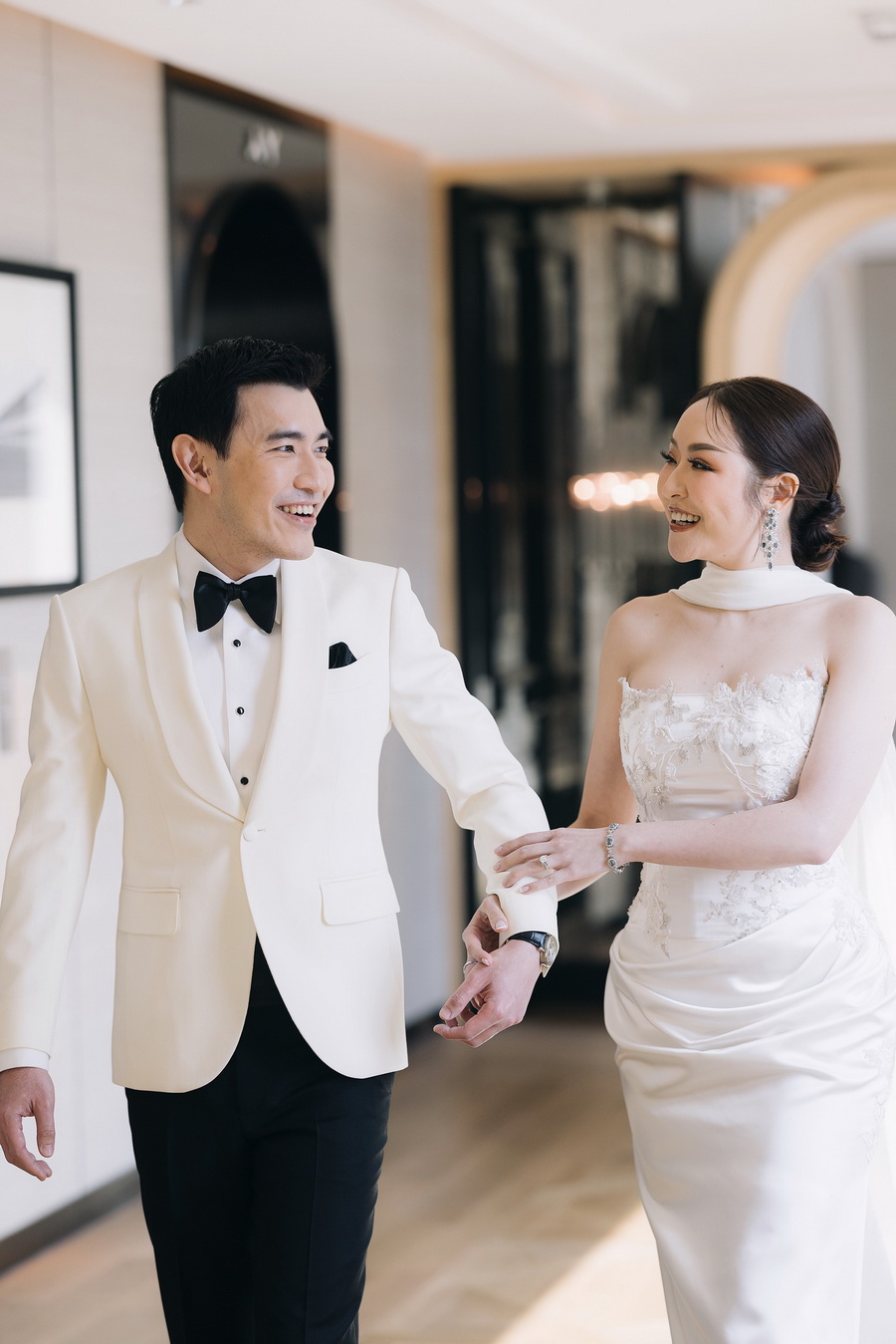 งานฉลองสมรสพระราชทาน ท่ามกลางบรรยากาศสุดอบอุ่น ระหว่าง ณชา จึงกานต์กุล และ ณัฐพันธ์ พรศรีฤทัย