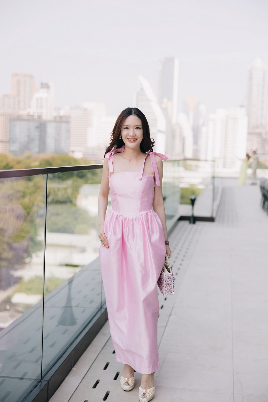 งานฉลองสมรสพระราชทาน ท่ามกลางบรรยากาศสุดอบอุ่น ระหว่าง ณชา จึงกานต์กุล และ ณัฐพันธ์ พรศรีฤทัย