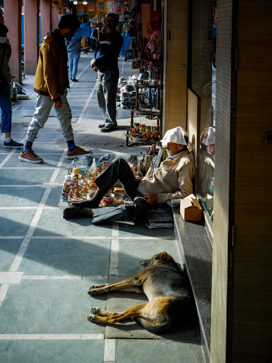 เดินทางผ่านภาพถ่ายจากภารตะสู่แดนสยาม กับนิทรรศการ ‘Connect’ โดย สมัชชา อภัยสุวรรณ ใน Bangkok Design Week 2025