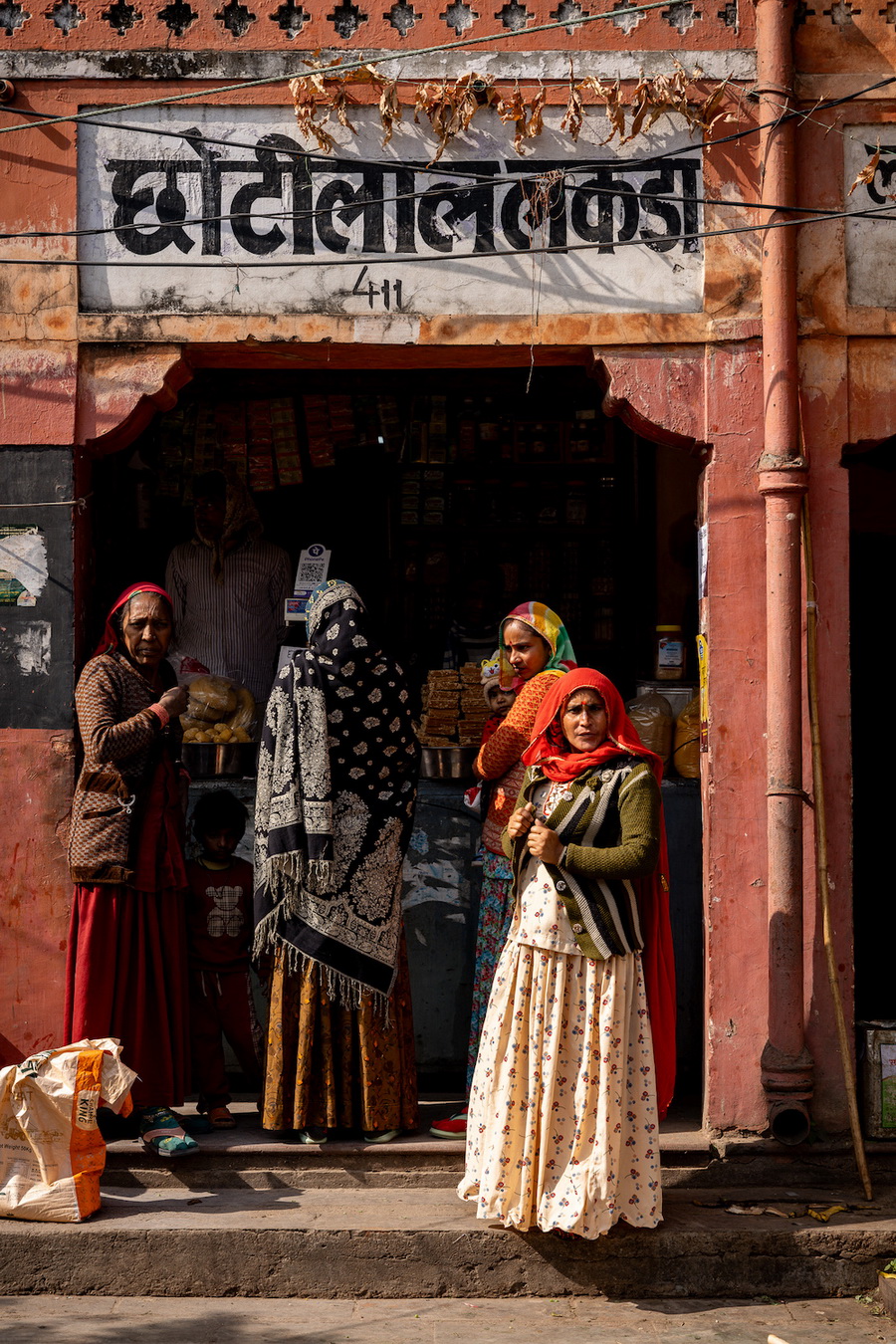 เดินทางผ่านภาพถ่ายจากภารตะสู่แดนสยาม กับนิทรรศการ ‘Connect’ โดย สมัชชา อภัยสุวรรณ ใน Bangkok Design Week 2025