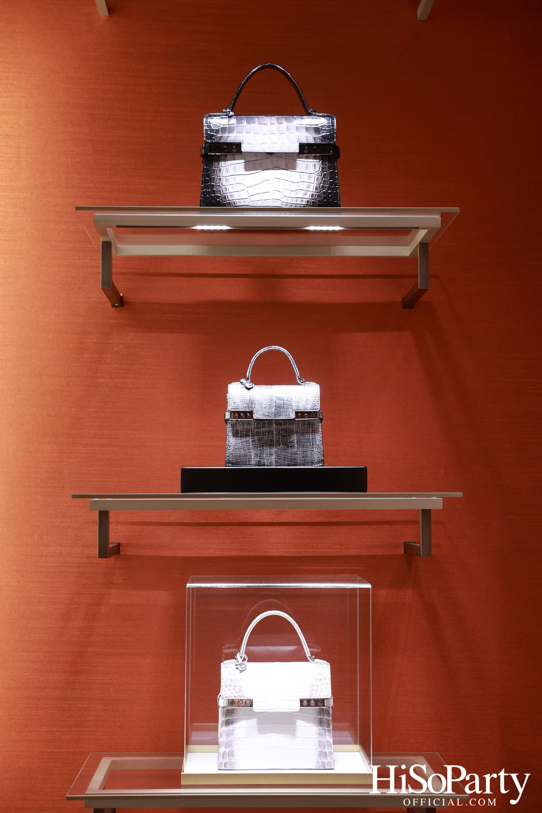 Delvaux เปิดตัวบูติกแห่งแรกในไทย พร้อมเผยโฉมคอลเลกชัน SUR:REAL ที่สะท้อนศิลปะเหนือจินตนาการ