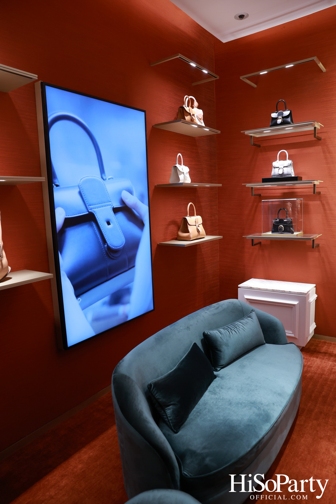 Delvaux เปิดตัวบูติกแห่งแรกในไทย พร้อมเผยโฉมคอลเลกชัน SUR:REAL ที่สะท้อนศิลปะเหนือจินตนาการ