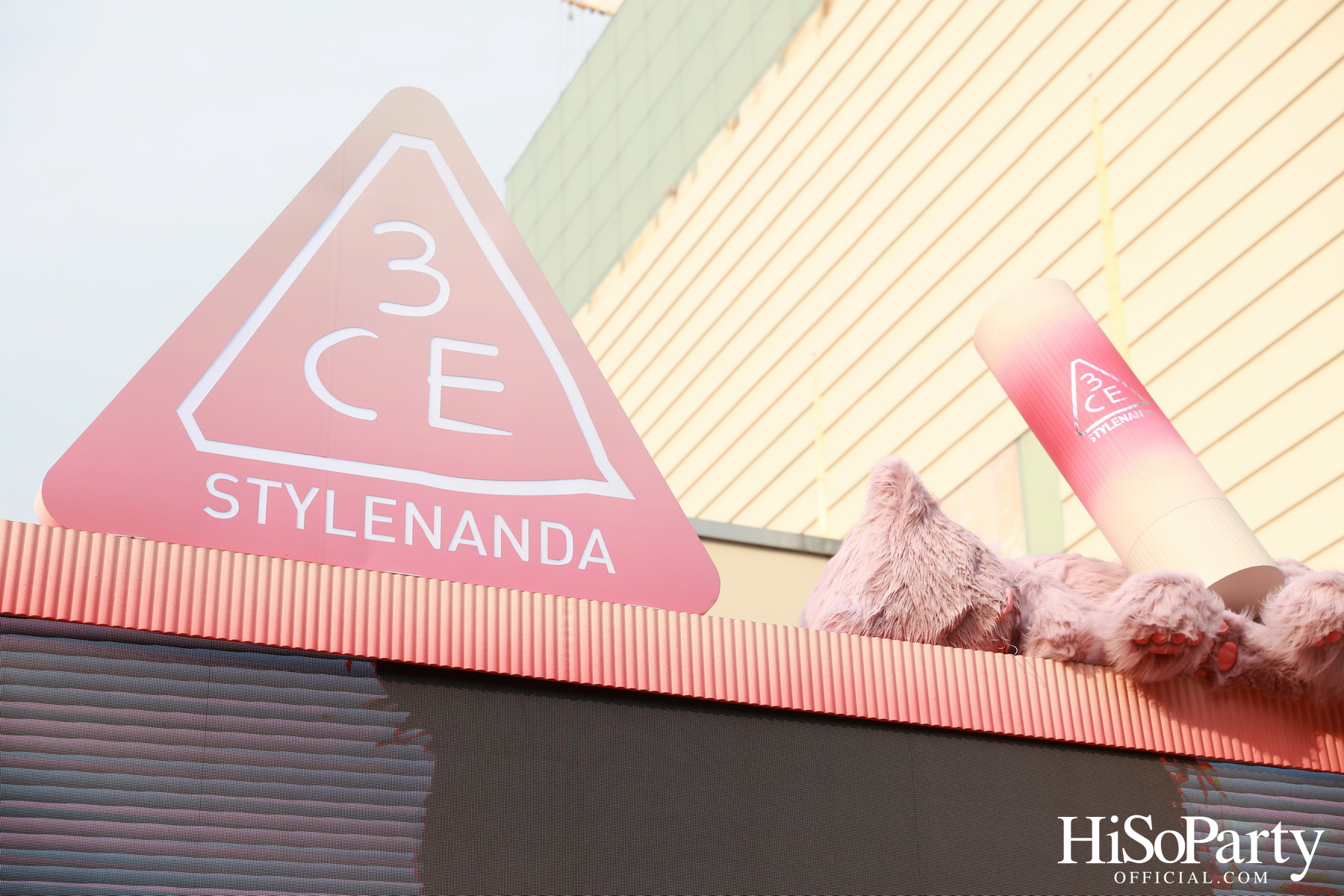 3CE เปิดตัวผลิตภัณฑ์ใหม่ ‘Cashmere Hug Lipstick’ พร้อมจัดงาน ‘Dream in Cashmere in BKK’