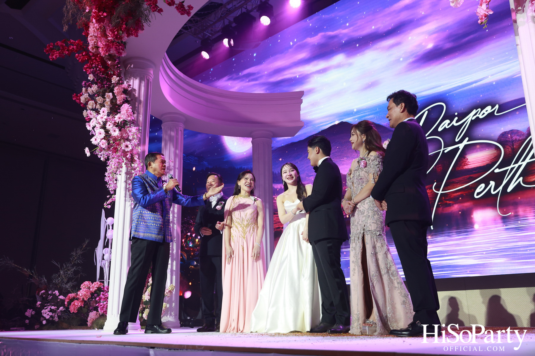 งานฉลองมงคลสมรสระหว่าง ยิ่งรัก พัวถาวรสกุล และ นวิน เหมรัชตานันต์ 