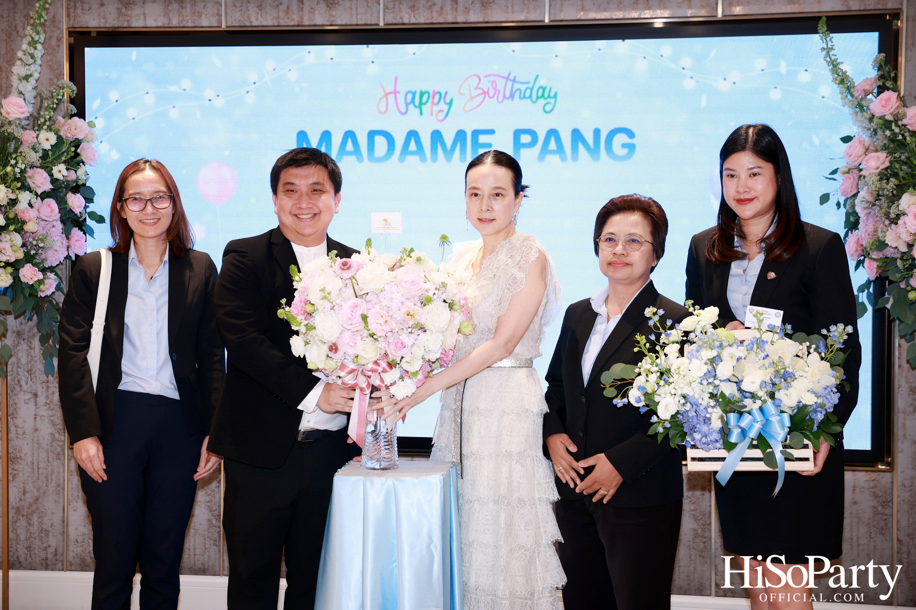 อบอุ่นและเปี่ยมรอยยิ้ม ‘มาดามแป้ง’ รับมุทิตาจิตเนื่องในวันคล้ายวันเกิด ท่ามกลางความรักจากคนรอบข้าง