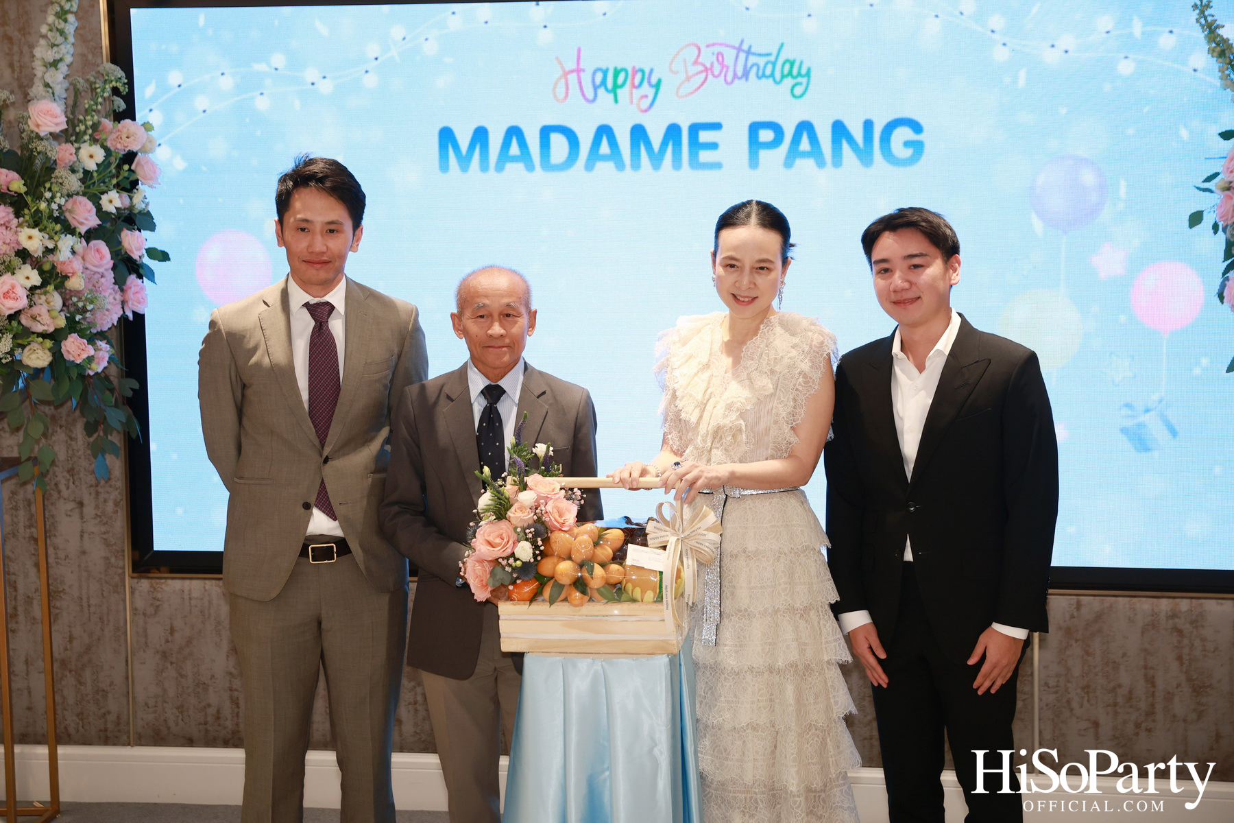 อบอุ่นและเปี่ยมรอยยิ้ม ‘มาดามแป้ง’ รับมุทิตาจิตเนื่องในวันคล้ายวันเกิด ท่ามกลางความรักจากคนรอบข้าง