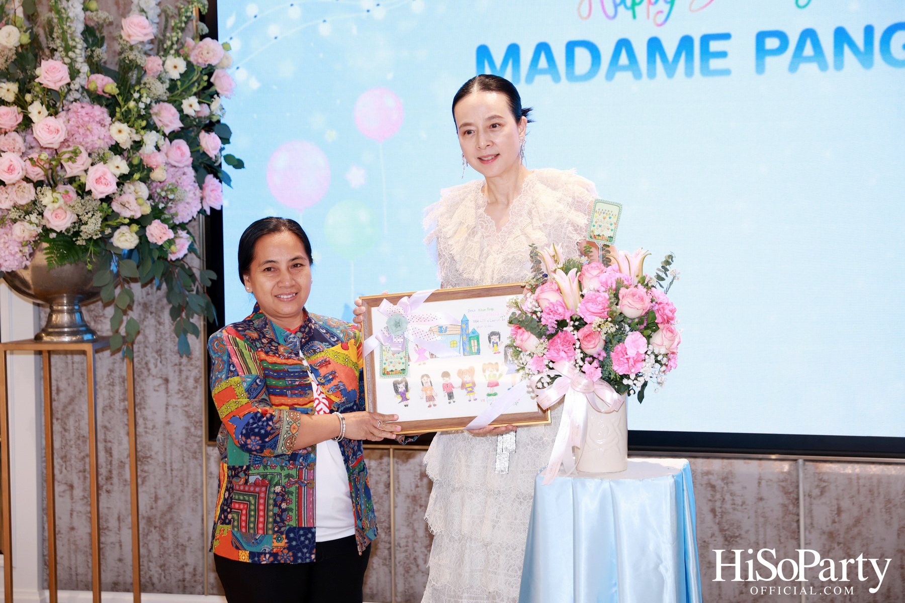 อบอุ่นและเปี่ยมรอยยิ้ม ‘มาดามแป้ง’ รับมุทิตาจิตเนื่องในวันคล้ายวันเกิด ท่ามกลางความรักจากคนรอบข้าง