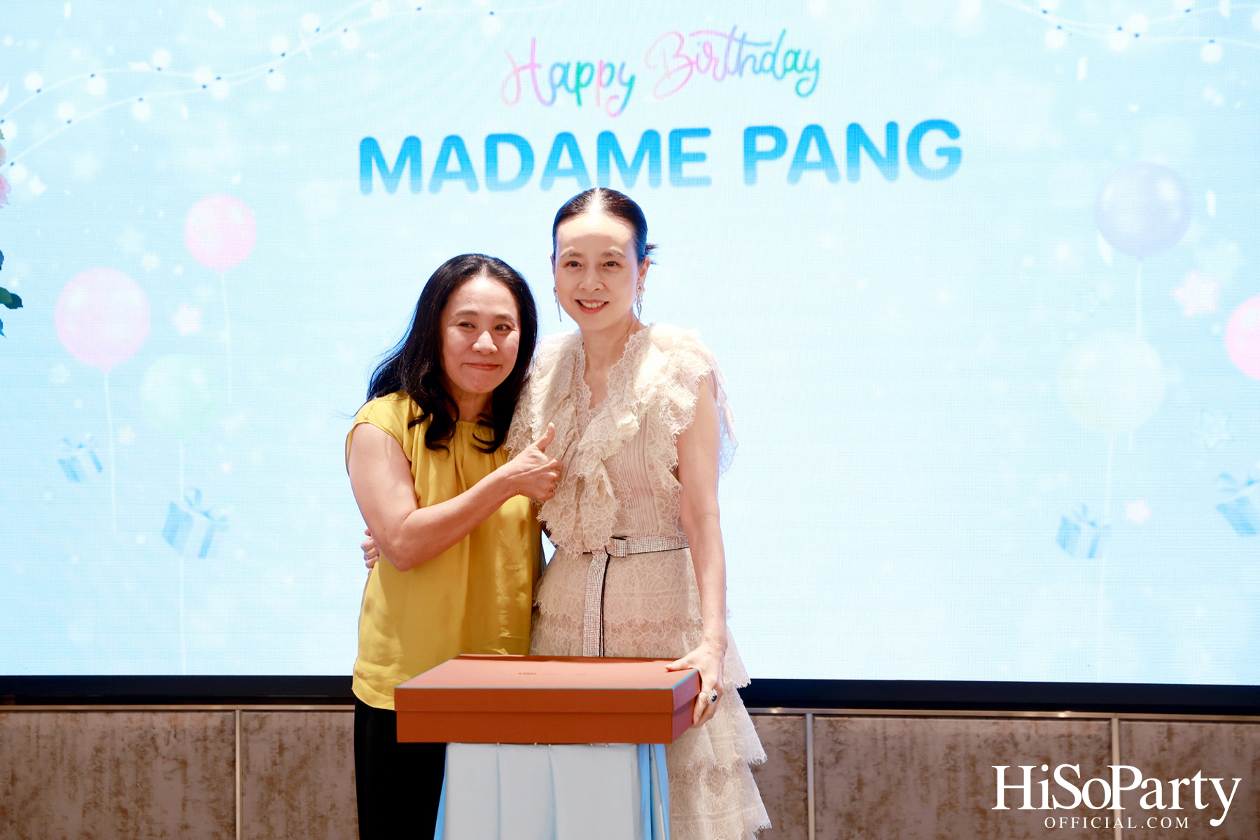 อบอุ่นและเปี่ยมรอยยิ้ม ‘มาดามแป้ง’ รับมุทิตาจิตเนื่องในวันคล้ายวันเกิด ท่ามกลางความรักจากคนรอบข้าง