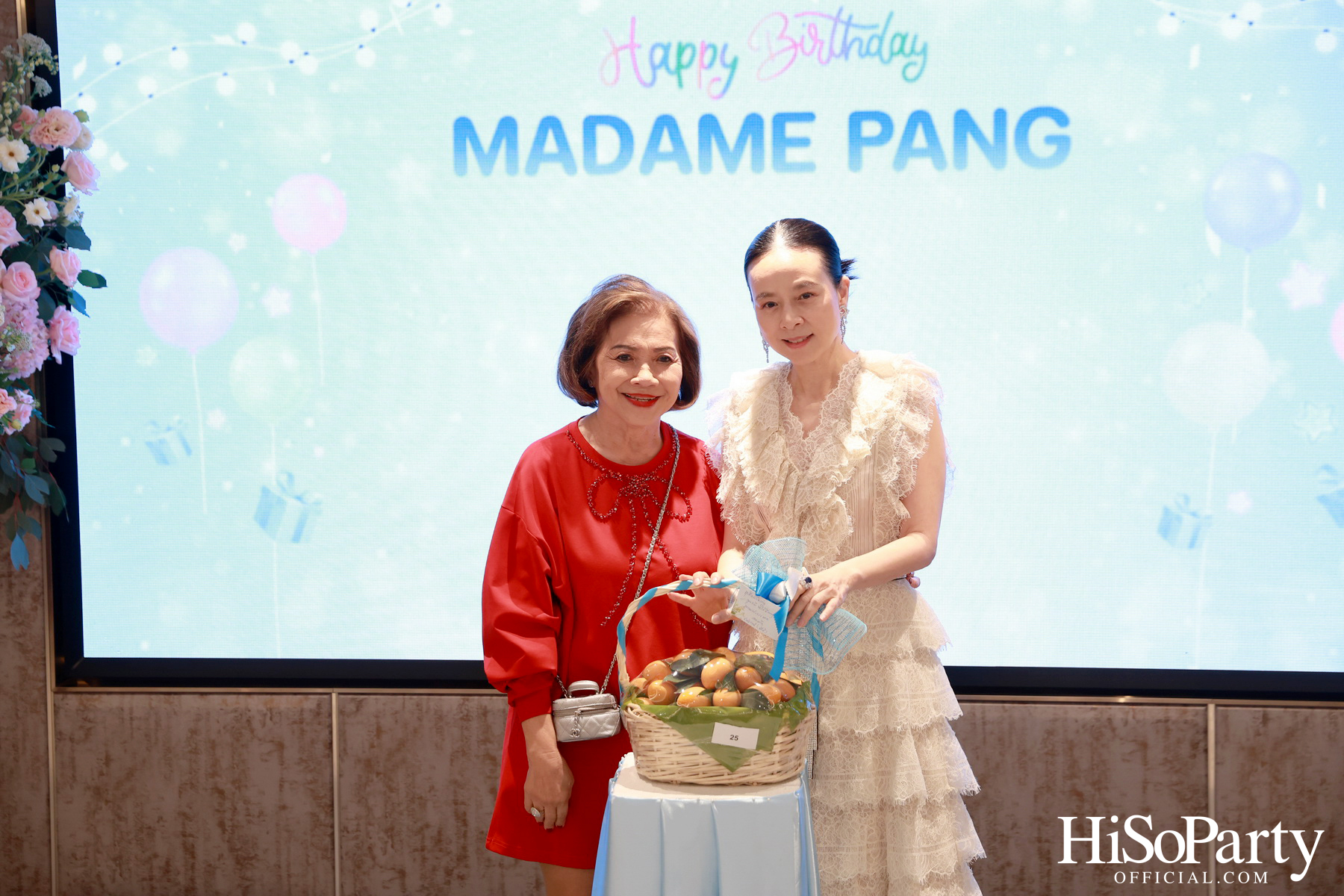 อบอุ่นและเปี่ยมรอยยิ้ม ‘มาดามแป้ง’ รับมุทิตาจิตเนื่องในวันคล้ายวันเกิด ท่ามกลางความรักจากคนรอบข้าง