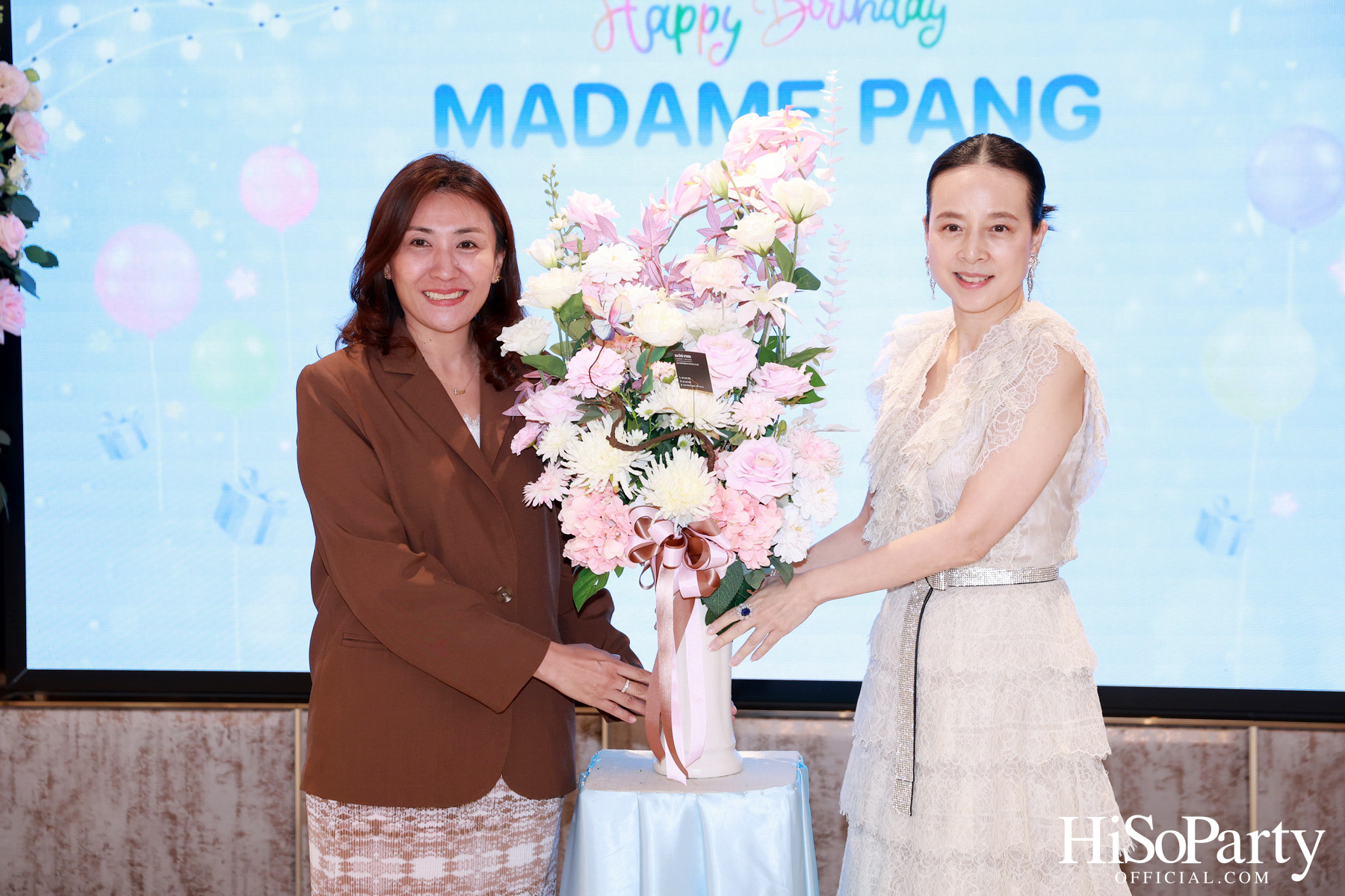 อบอุ่นและเปี่ยมรอยยิ้ม ‘มาดามแป้ง’ รับมุทิตาจิตเนื่องในวันคล้ายวันเกิด ท่ามกลางความรักจากคนรอบข้าง