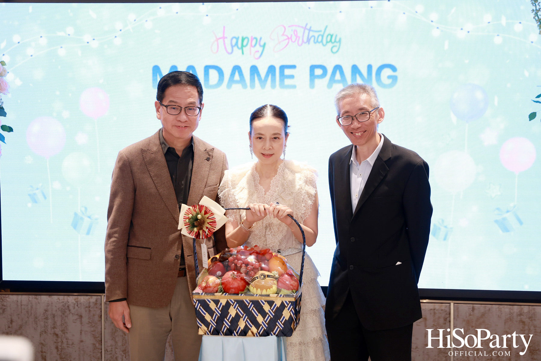 อบอุ่นและเปี่ยมรอยยิ้ม ‘มาดามแป้ง’ รับมุทิตาจิตเนื่องในวันคล้ายวันเกิด ท่ามกลางความรักจากคนรอบข้าง