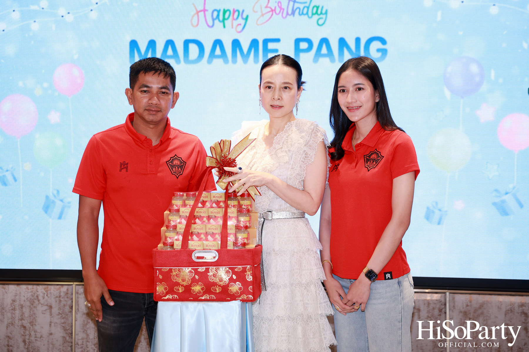 อบอุ่นและเปี่ยมรอยยิ้ม ‘มาดามแป้ง’ รับมุทิตาจิตเนื่องในวันคล้ายวันเกิด ท่ามกลางความรักจากคนรอบข้าง