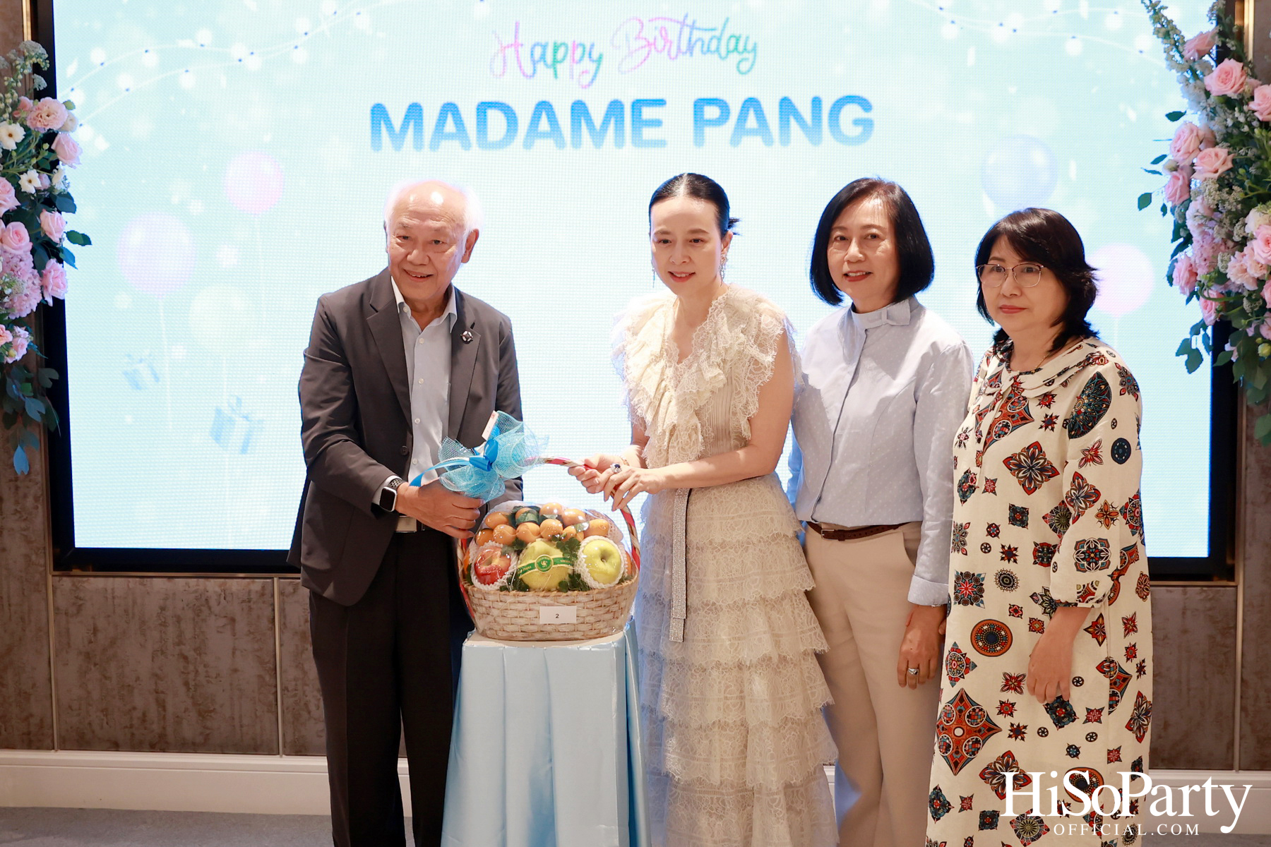 อบอุ่นและเปี่ยมรอยยิ้ม ‘มาดามแป้ง’ รับมุทิตาจิตเนื่องในวันคล้ายวันเกิด ท่ามกลางความรักจากคนรอบข้าง