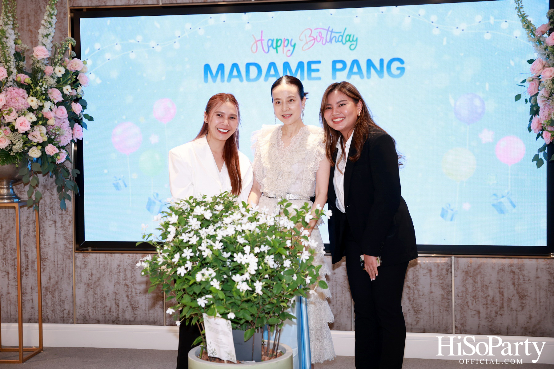 อบอุ่นและเปี่ยมรอยยิ้ม ‘มาดามแป้ง’ รับมุทิตาจิตเนื่องในวันคล้ายวันเกิด ท่ามกลางความรักจากคนรอบข้าง