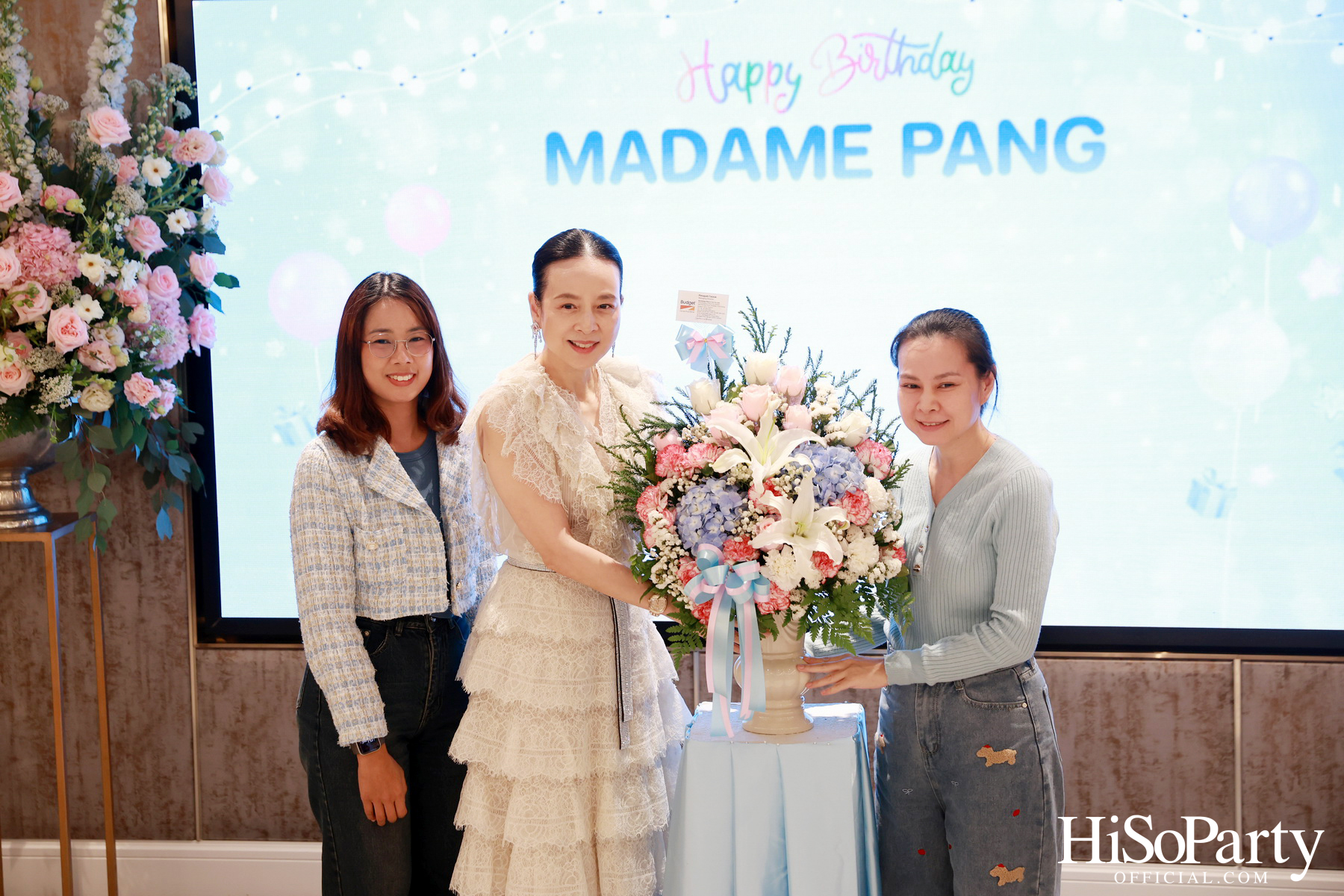 อบอุ่นและเปี่ยมรอยยิ้ม ‘มาดามแป้ง’ รับมุทิตาจิตเนื่องในวันคล้ายวันเกิด ท่ามกลางความรักจากคนรอบข้าง