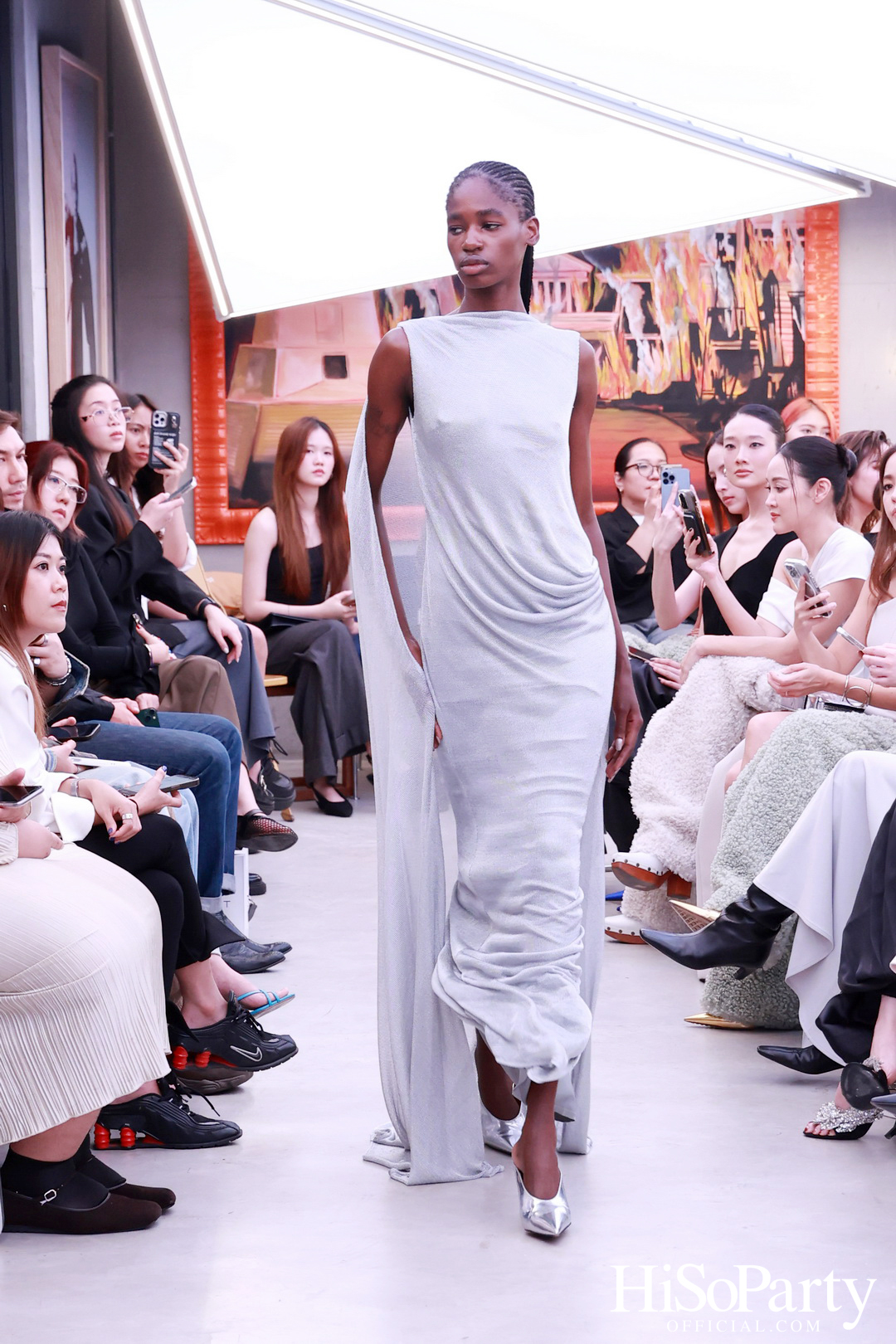 Vickteerut จัดแฟชั่นโชว์ ‘Vickteerut Spring/Summer Collection 2025’ เปิดตัวคอลเลกชัน ‘Forme’ ประจำฤดูใบไม้ผลิ/ฤดูร้อน