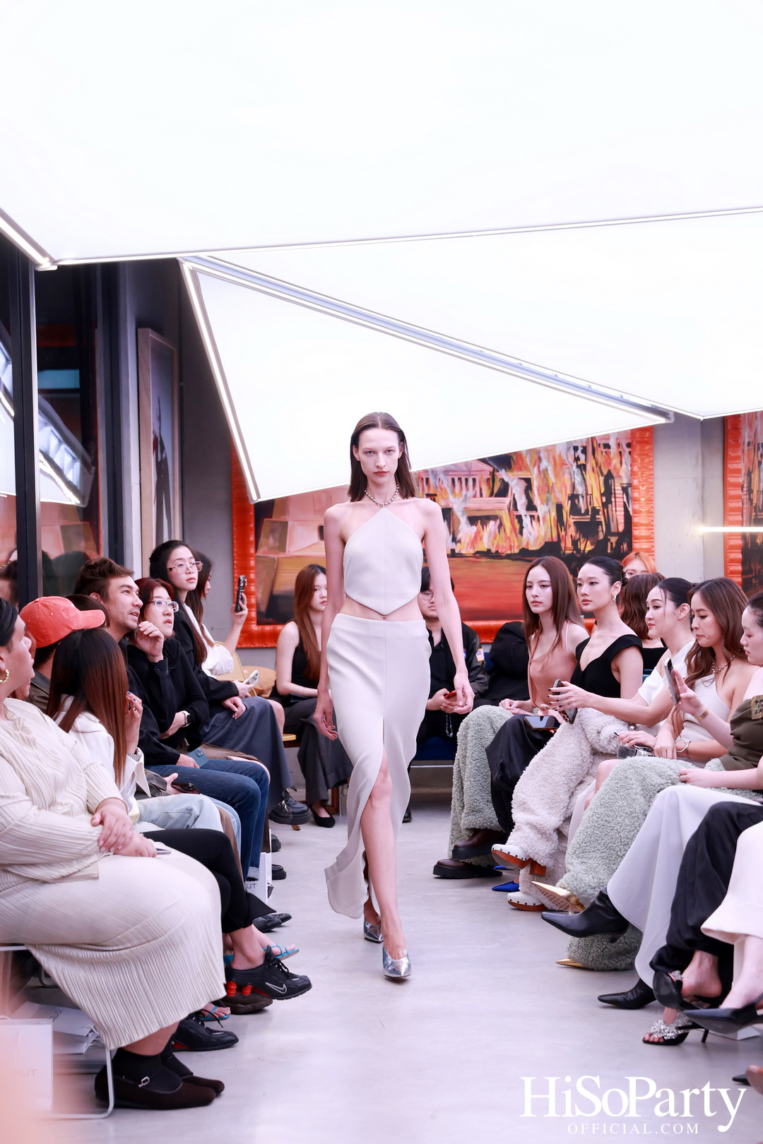 Vickteerut จัดแฟชั่นโชว์ ‘Vickteerut Spring/Summer Collection 2025’ เปิดตัวคอลเลกชัน ‘Forme’ ประจำฤดูใบไม้ผลิ/ฤดูร้อน