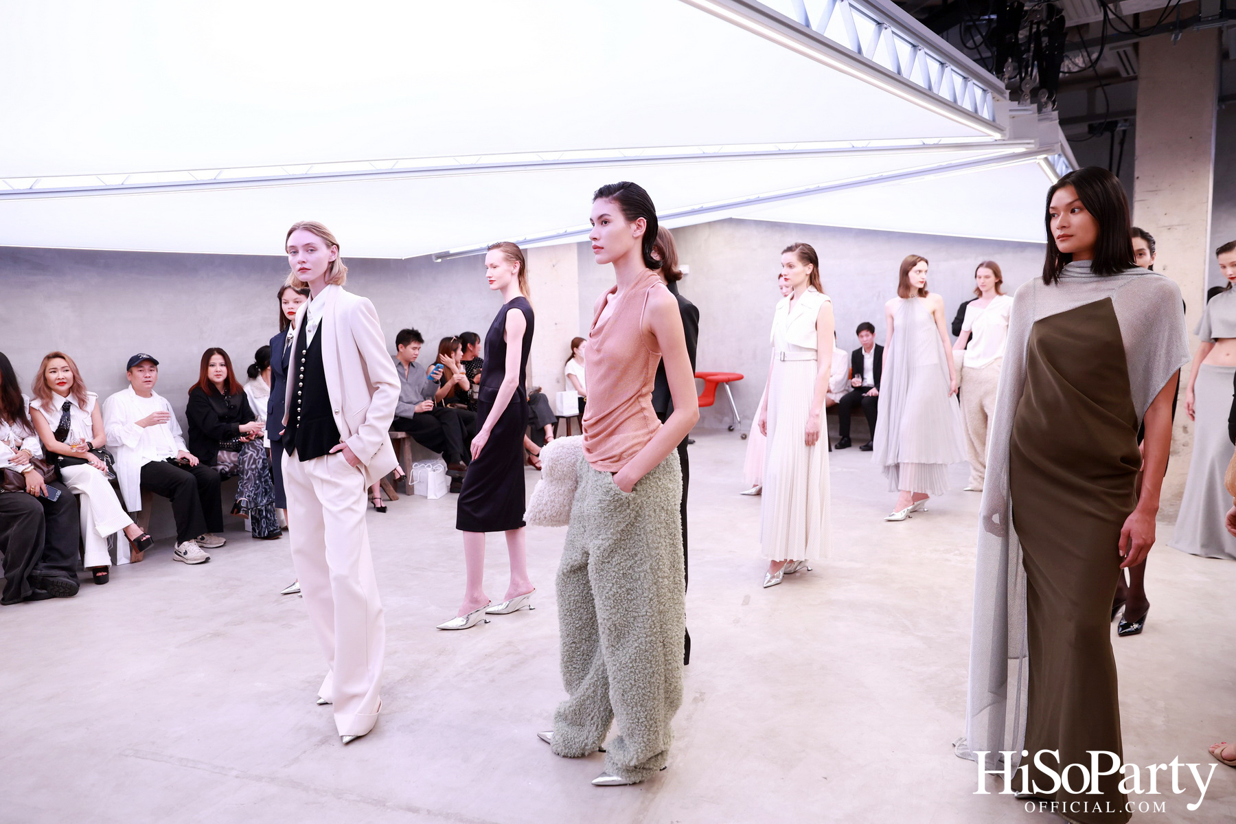 Vickteerut จัดแฟชั่นโชว์ ‘Vickteerut Spring/Summer Collection 2025’ เปิดตัวคอลเลกชัน ‘Forme’ ประจำฤดูใบไม้ผลิ/ฤดูร้อน