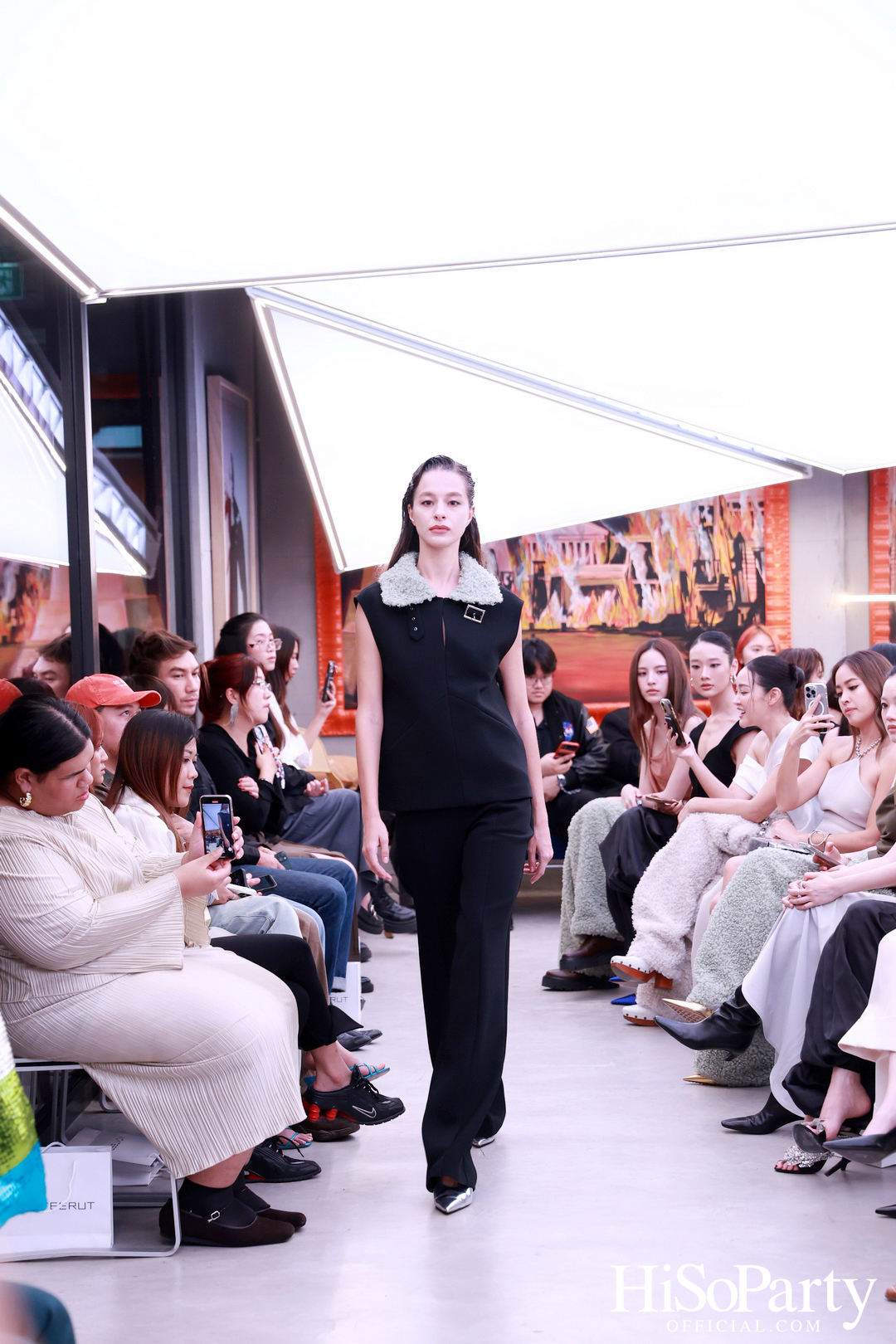 Vickteerut จัดแฟชั่นโชว์ ‘Vickteerut Spring/Summer Collection 2025’ เปิดตัวคอลเลกชัน ‘Forme’ ประจำฤดูใบไม้ผลิ/ฤดูร้อน