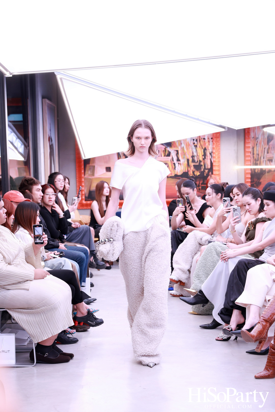 Vickteerut จัดแฟชั่นโชว์ ‘Vickteerut Spring/Summer Collection 2025’ เปิดตัวคอลเลกชัน ‘Forme’ ประจำฤดูใบไม้ผลิ/ฤดูร้อน