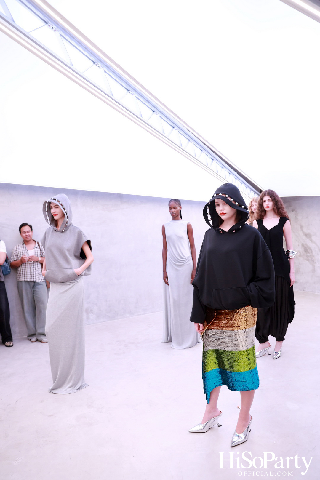 Vickteerut จัดแฟชั่นโชว์ ‘Vickteerut Spring/Summer Collection 2025’ เปิดตัวคอลเลกชัน ‘Forme’ ประจำฤดูใบไม้ผลิ/ฤดูร้อน