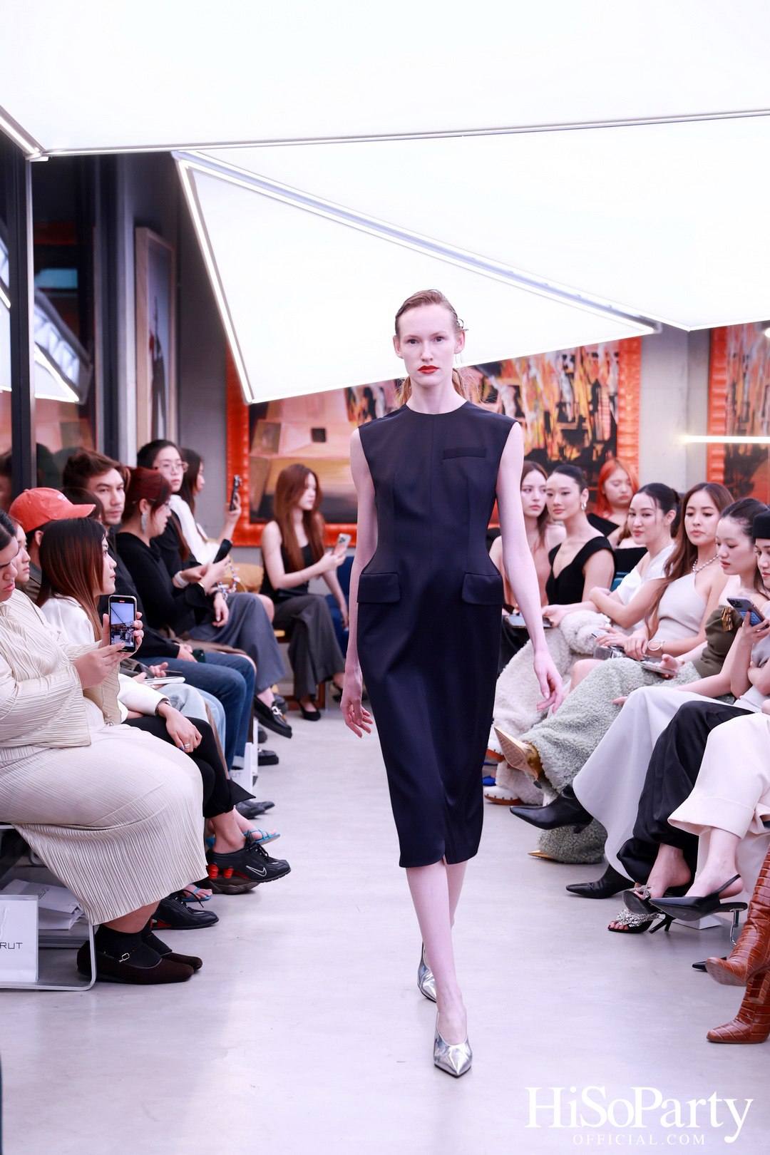 Vickteerut จัดแฟชั่นโชว์ ‘Vickteerut Spring/Summer Collection 2025’ เปิดตัวคอลเลกชัน ‘Forme’ ประจำฤดูใบไม้ผลิ/ฤดูร้อน