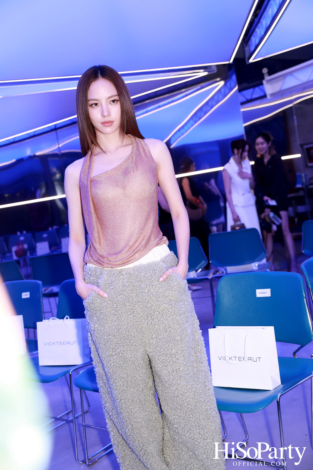 Vickteerut จัดแฟชั่นโชว์ ‘Vickteerut Spring/Summer Collection 2025’ เปิดตัวคอลเลกชัน ‘Forme’ ประจำฤดูใบไม้ผลิ/ฤดูร้อน