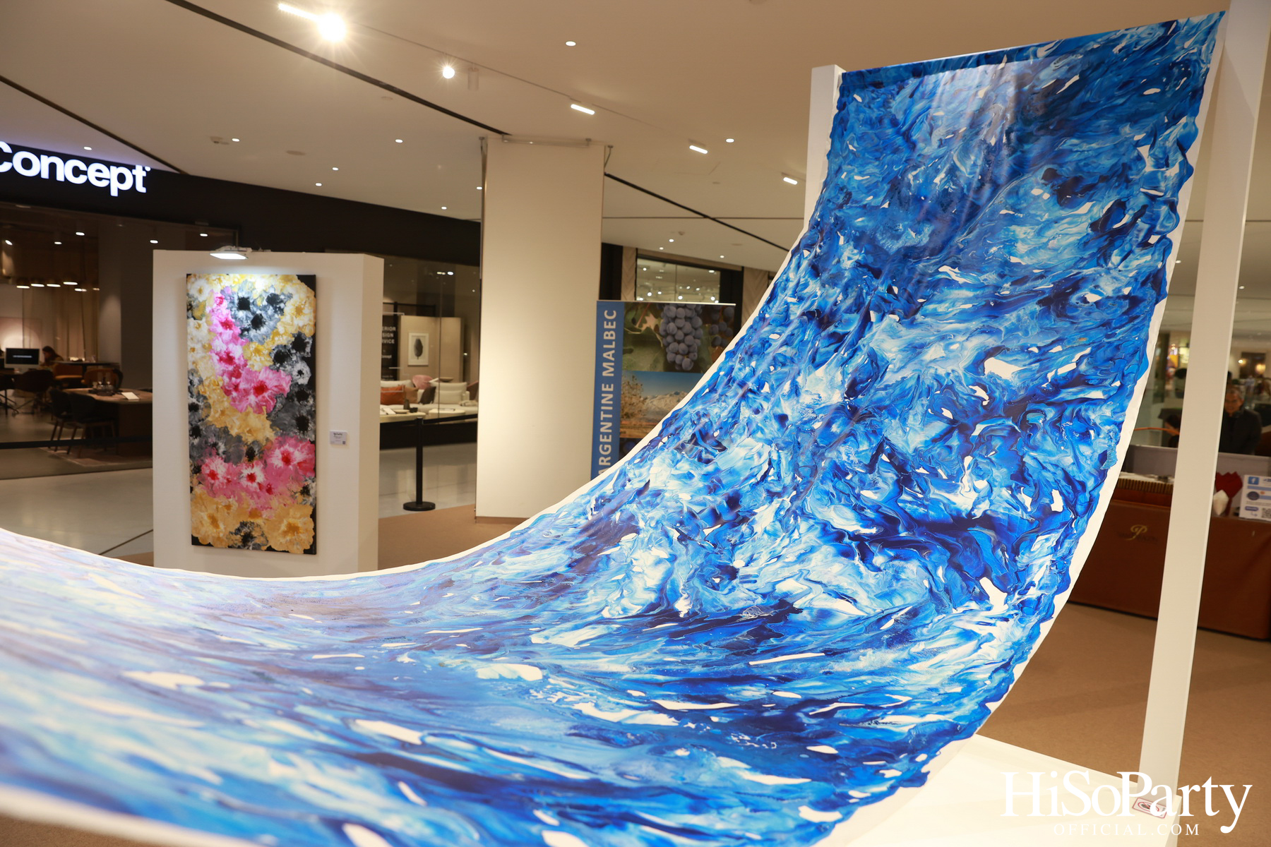 งานเปิดนิทรรศการ Songkran Water & Petals