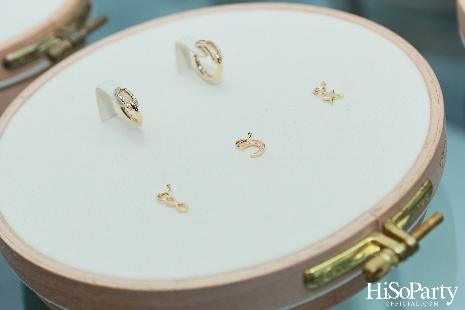 HiSoParty จัด Exclusive Event เชิญแขกคนพิเศษร่วมชมคอลเลกชันใหม่จากแบรนด์ SIRIVANNAVARI ณ บ้านเลขที่ 1