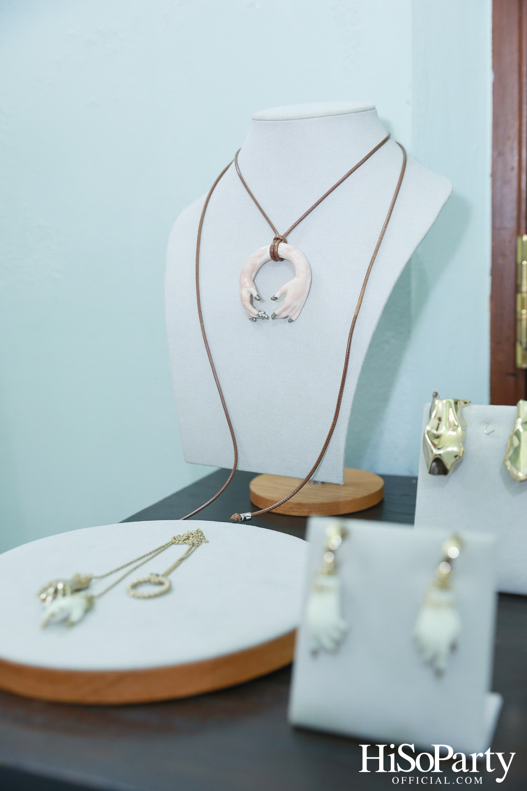 HiSoParty จัด Exclusive Event เชิญแขกคนพิเศษร่วมชมคอลเลกชันใหม่จากแบรนด์ SIRIVANNAVARI ณ บ้านเลขที่ 1