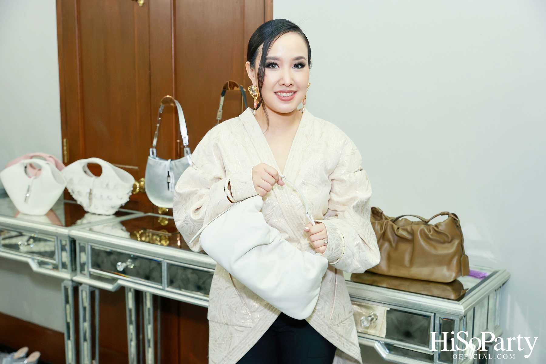 HiSoParty จัด Exclusive Event เชิญแขกคนพิเศษร่วมชมคอลเลกชันใหม่จากแบรนด์ SIRIVANNAVARI ณ บ้านเลขที่ 1