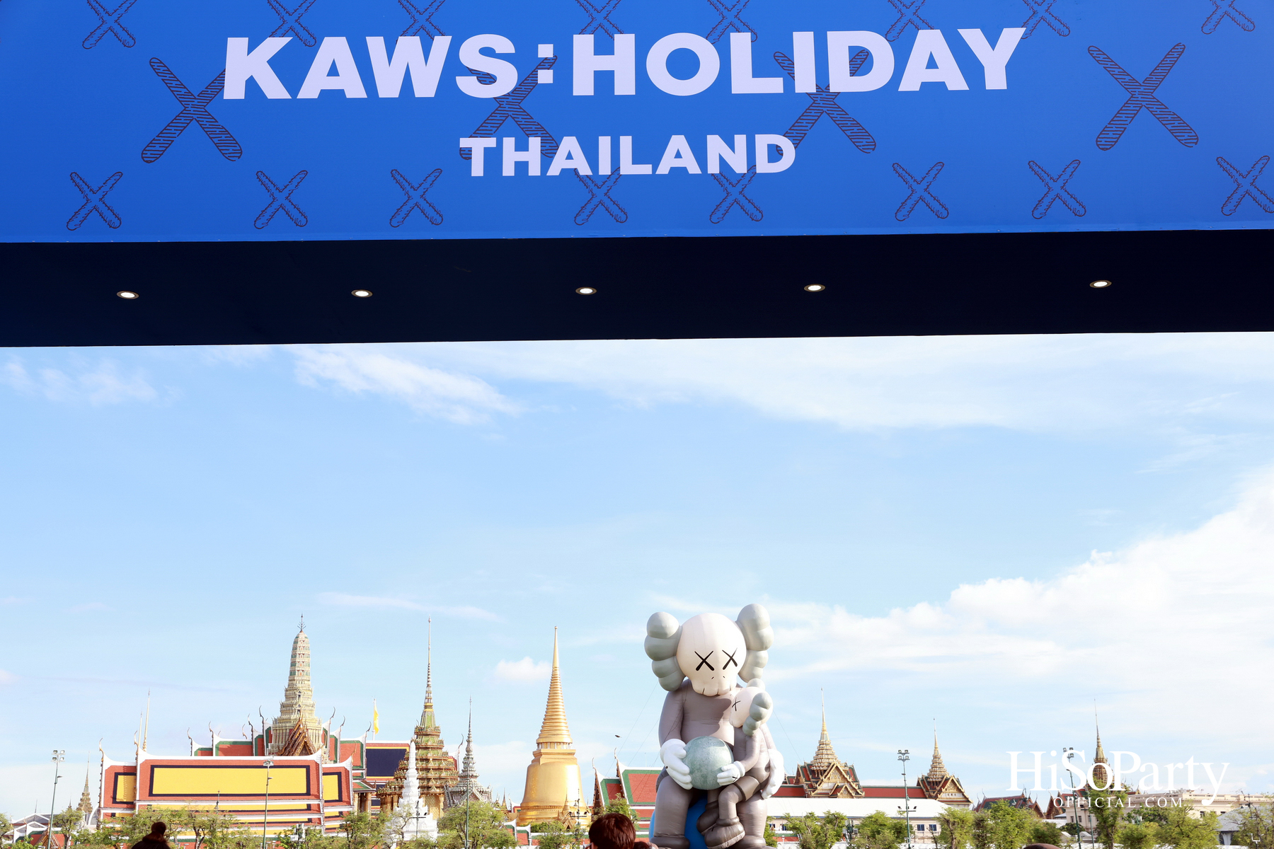 ‘KAWS:HOLIDAY THAILAND’ แลนด์มาร์กศิลปะกลางสนามหลวง ครั้งแรกในไทย พร้อมเปิดให้ชมฟรี!
