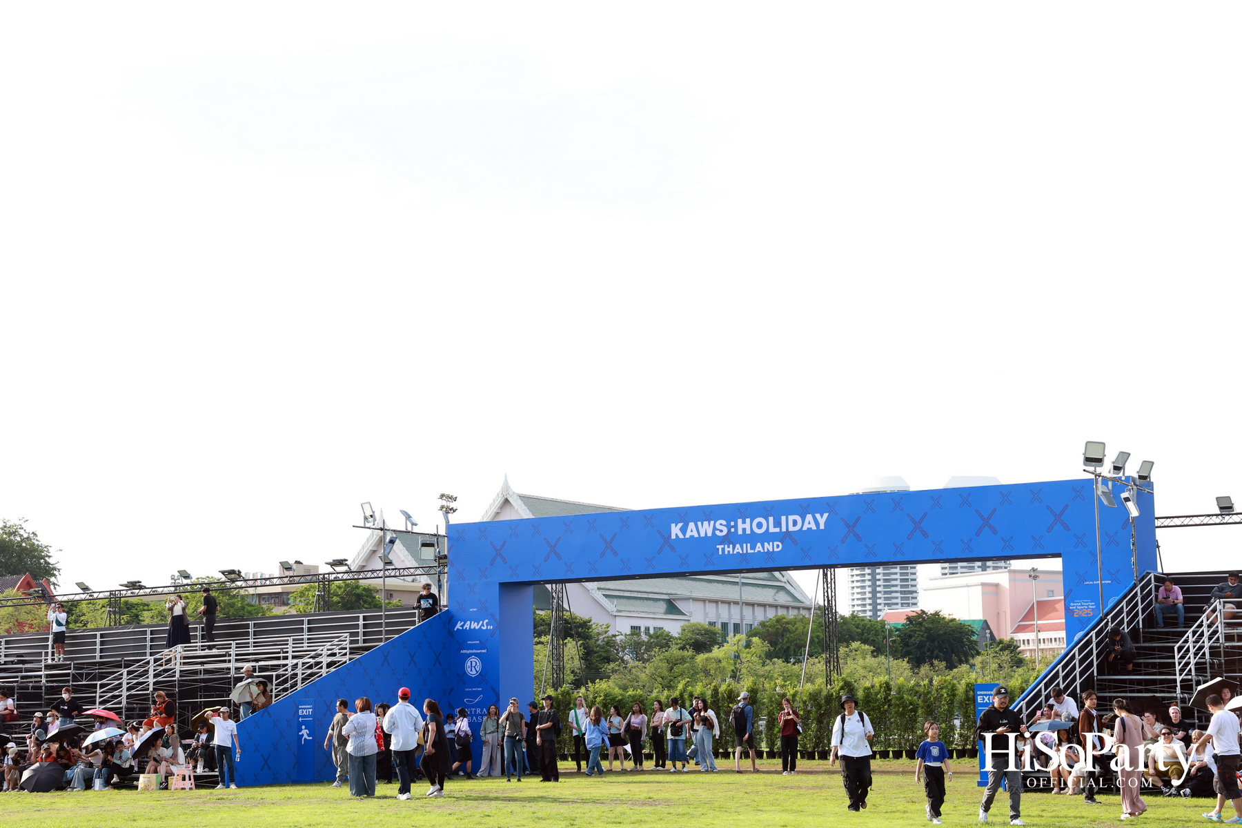 ‘KAWS:HOLIDAY THAILAND’ แลนด์มาร์กศิลปะกลางสนามหลวง ครั้งแรกในไทย พร้อมเปิดให้ชมฟรี!