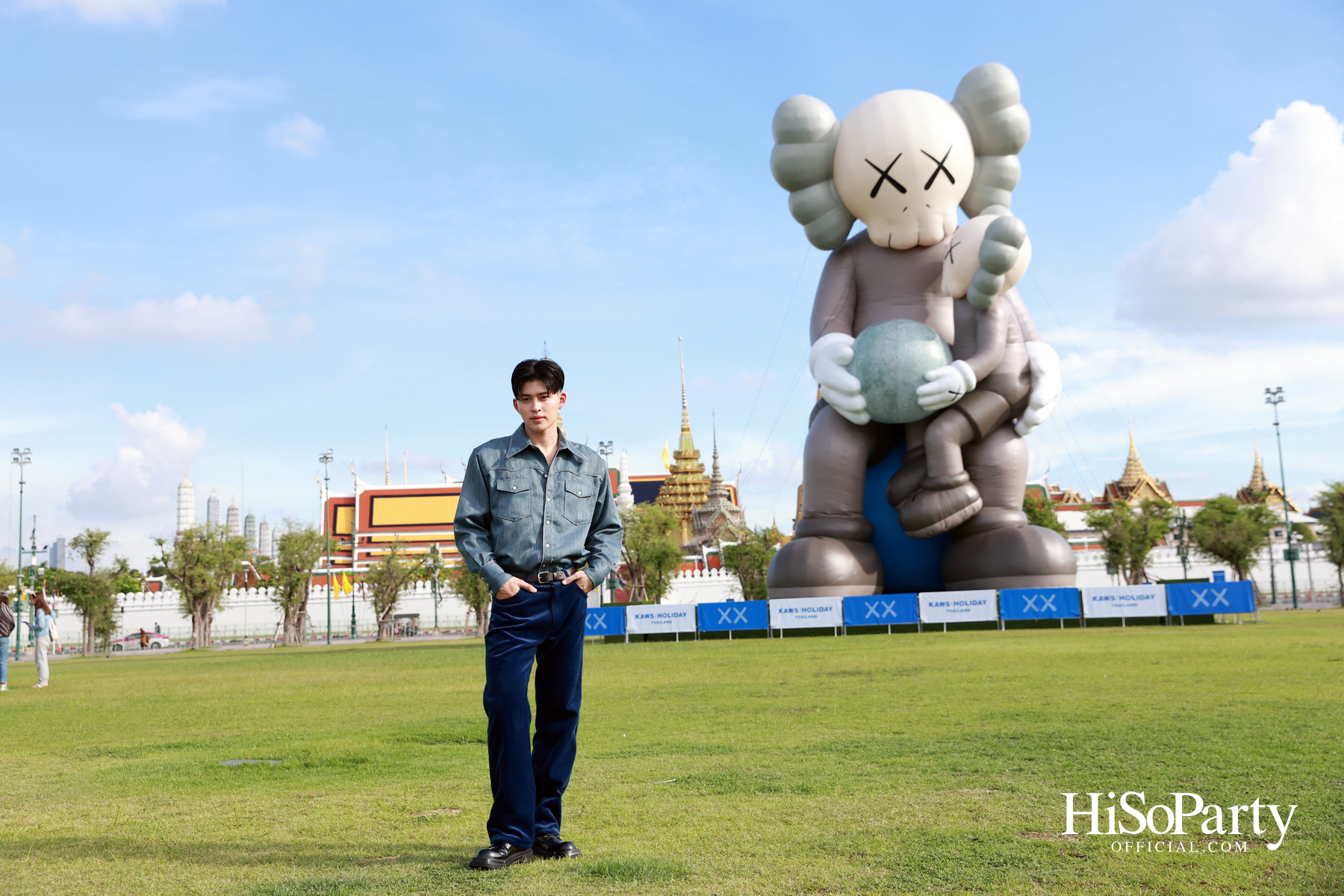 ‘KAWS:HOLIDAY THAILAND’ แลนด์มาร์กศิลปะกลางสนามหลวง ครั้งแรกในไทย พร้อมเปิดให้ชมฟรี!