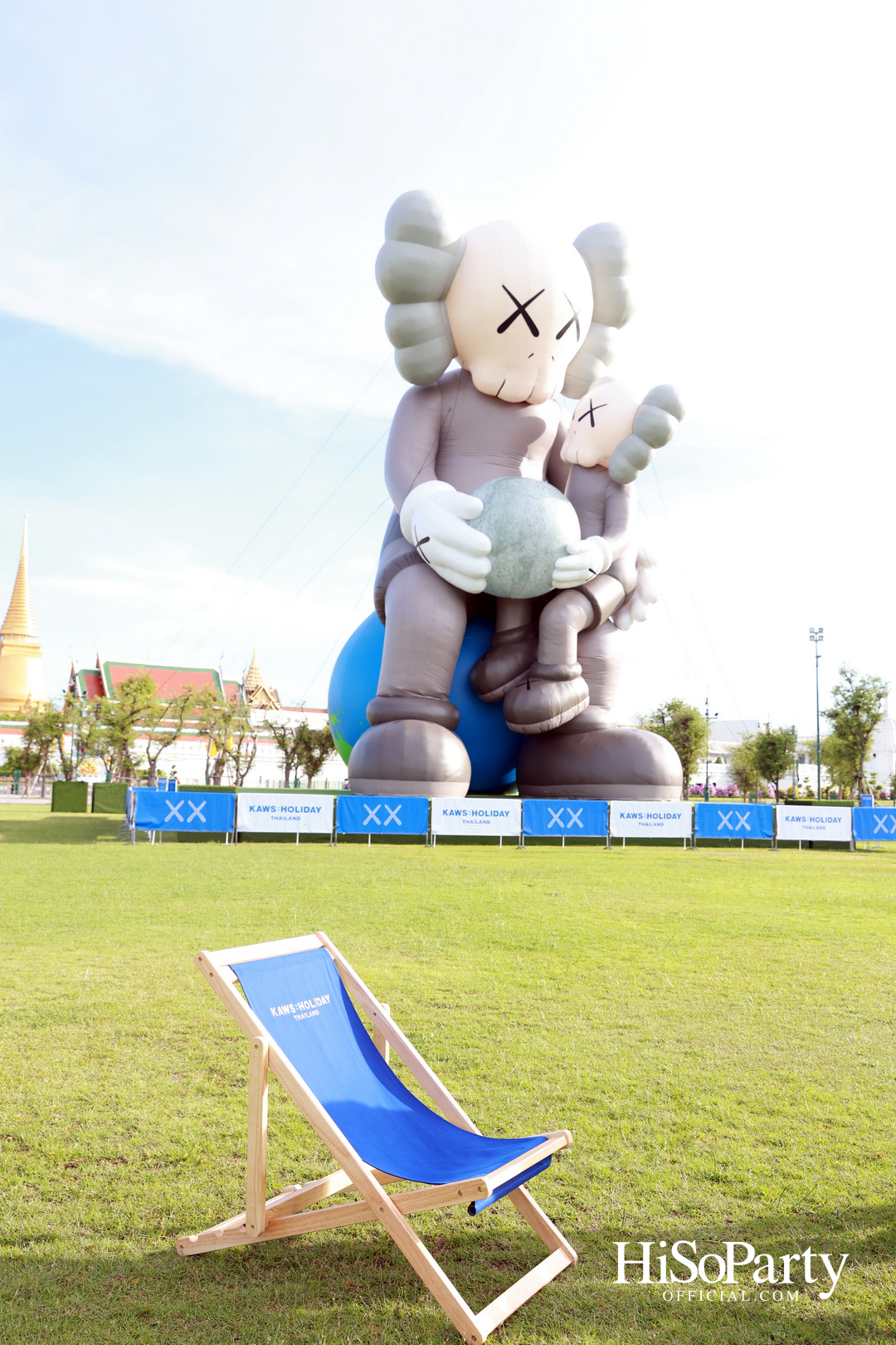 ‘KAWS:HOLIDAY THAILAND’ แลนด์มาร์กศิลปะกลางสนามหลวง ครั้งแรกในไทย พร้อมเปิดให้ชมฟรี!