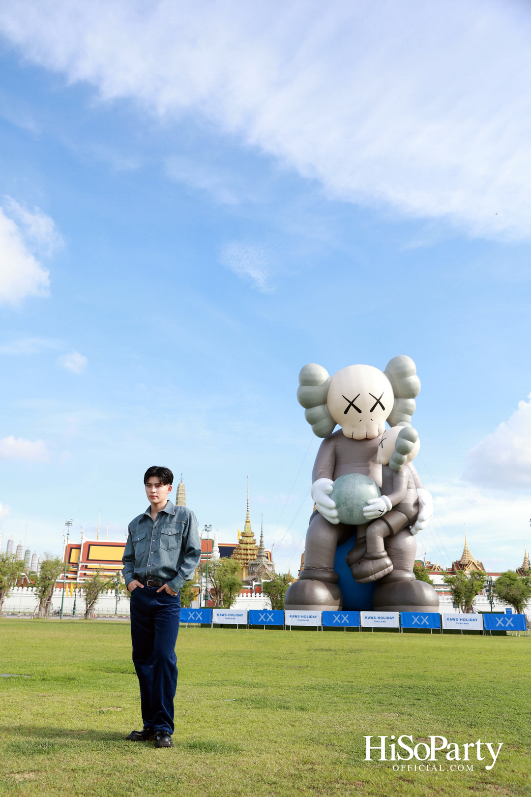 ‘KAWS:HOLIDAY THAILAND’ แลนด์มาร์กศิลปะกลางสนามหลวง ครั้งแรกในไทย พร้อมเปิดให้ชมฟรี!