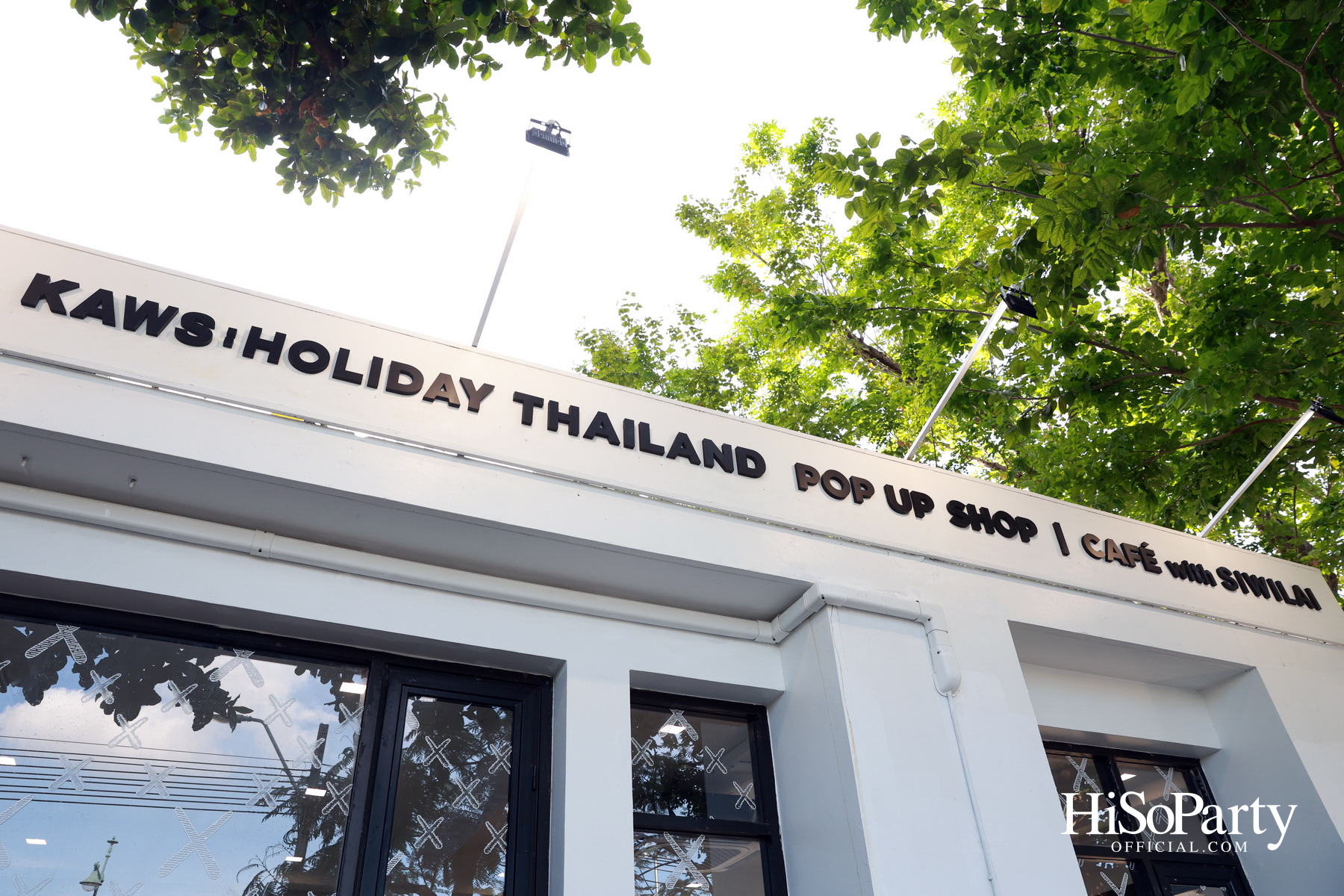 ‘KAWS:HOLIDAY THAILAND’ แลนด์มาร์กศิลปะกลางสนามหลวง ครั้งแรกในไทย พร้อมเปิดให้ชมฟรี!