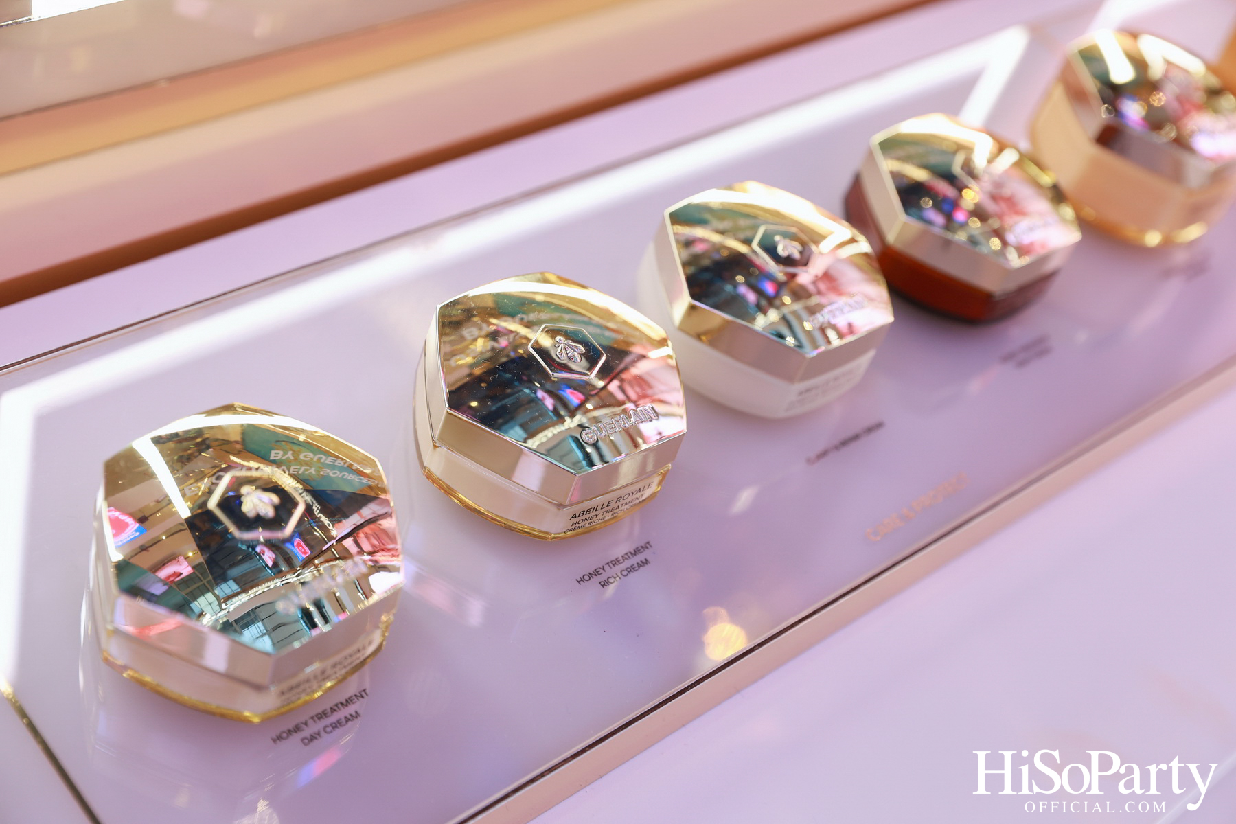 GUERLAIN เปิดตัว ‘TERRACOTTA LE TEINT GLOW’ รองพื้นสูตรลิควิดรุ่นใหม่ล่าสุด!