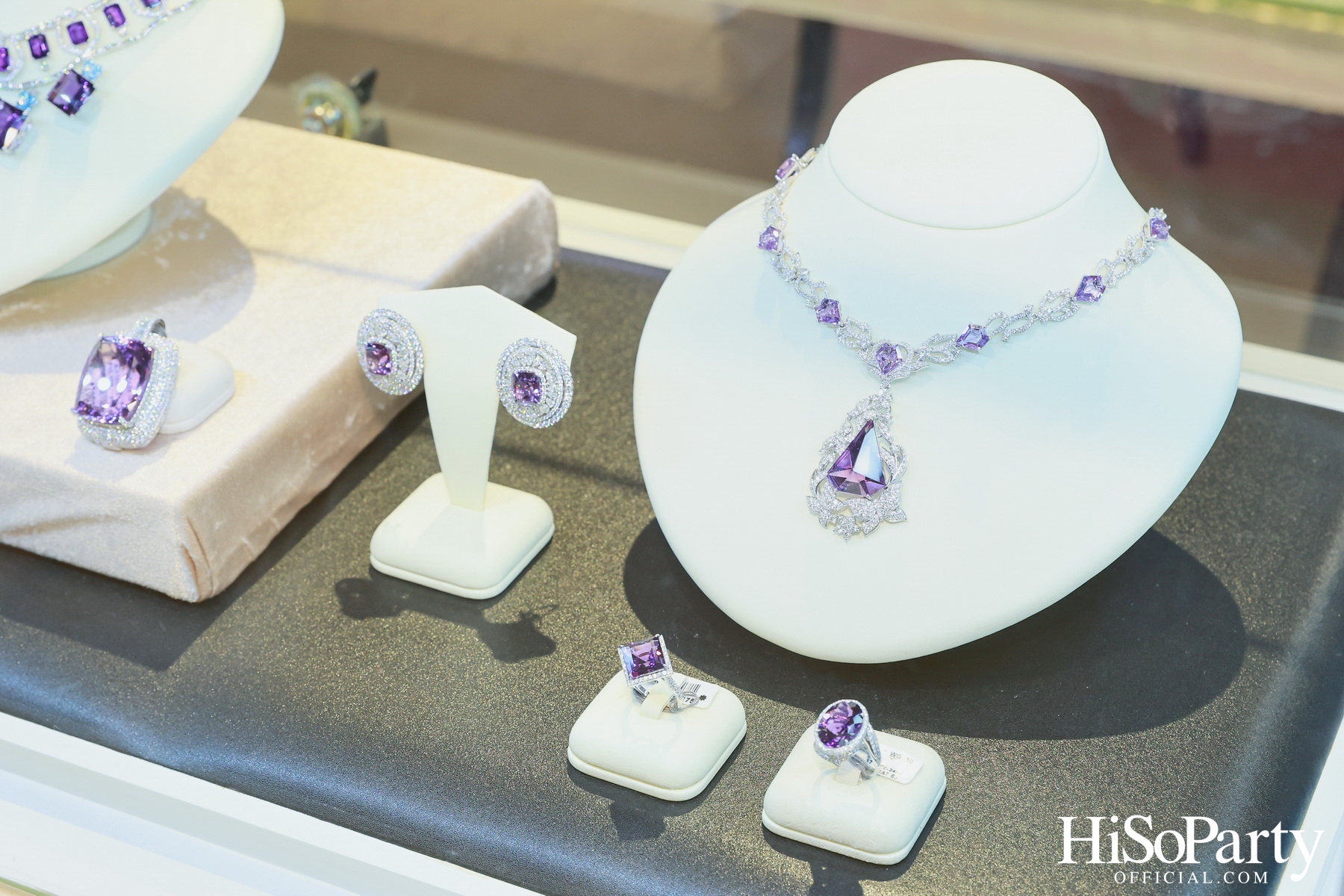 HiSoParty เชิญแขกคนพิเศษร่วมสัมผัส 'THE ULTIMATE LUXURY EXPERIENCE' โดย BEAUTY GEMS x BENTLEY BANGKOK