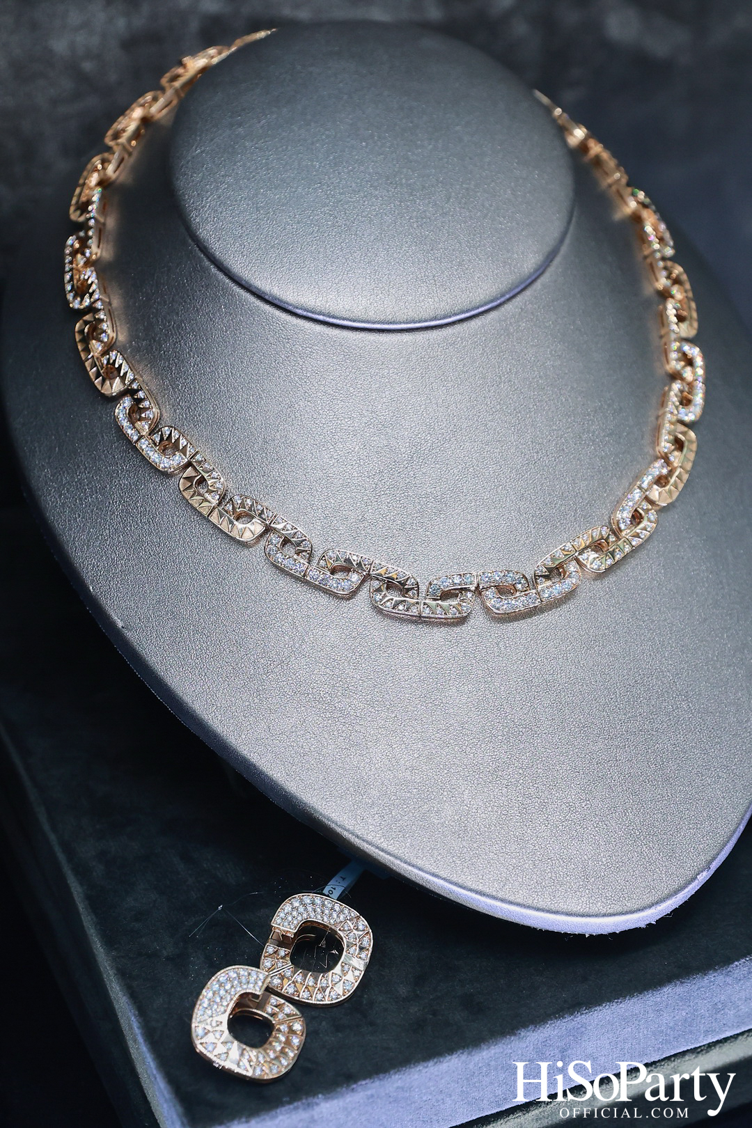 GEMS PAVILION เปิดตัวคอลเลกชัน ‘THE LINÉA’ ที่ร้อยเรียงความงาม ผ่านทุกจังหวะของเส้นสาย