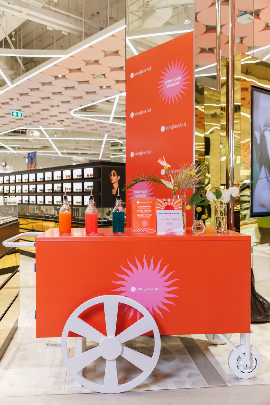 Sunglass Hut เปิดตัวแคมเปญระดับโลก ‘Own Your Moment’ ที่ประเทศไทยเป็นแห่งแรก จุดประกายความมั่นใจผ่านสไตล์แว่นตากันแดด