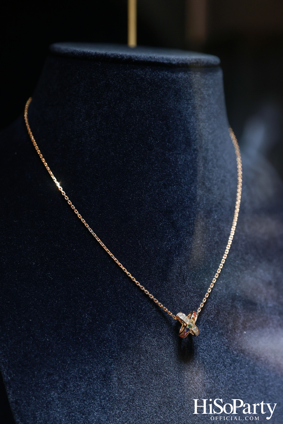 Chaumet แบรนด์เครื่องประดับชั้นสูงจากฝรั่งเศส ร่วมเฉลิมฉลอง Pride Month ด้วยอินสตอลเลชันพิเศษภายในบูติก